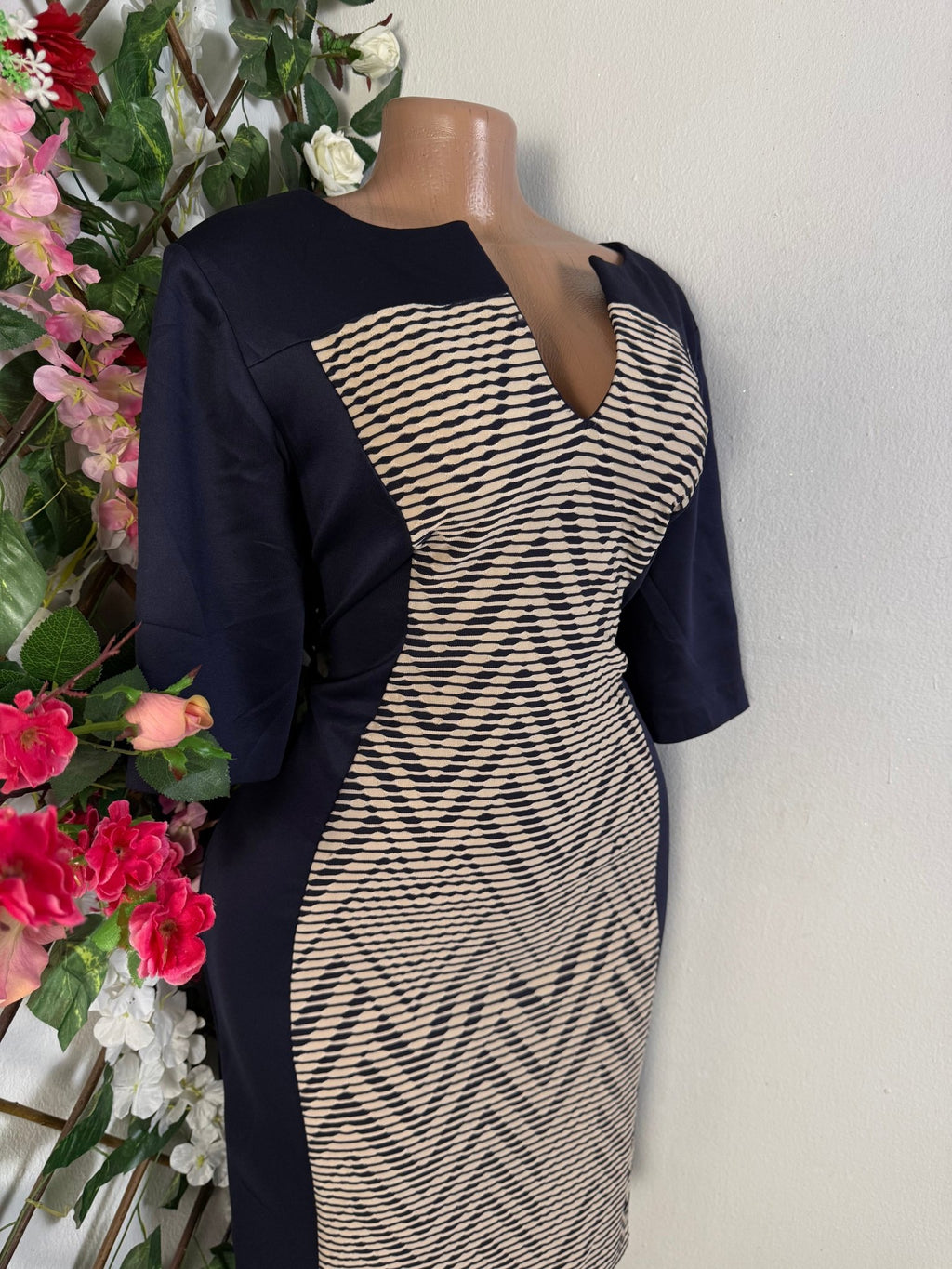 Robe moulante manches courtes décollectée - Perluna Store