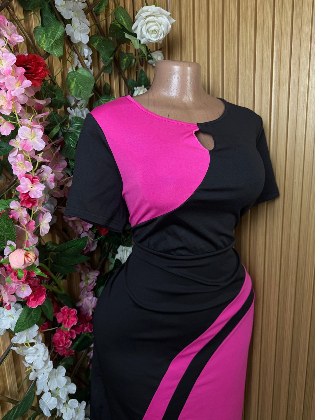Robe moulante manches courtes décollectée - Perluna Store