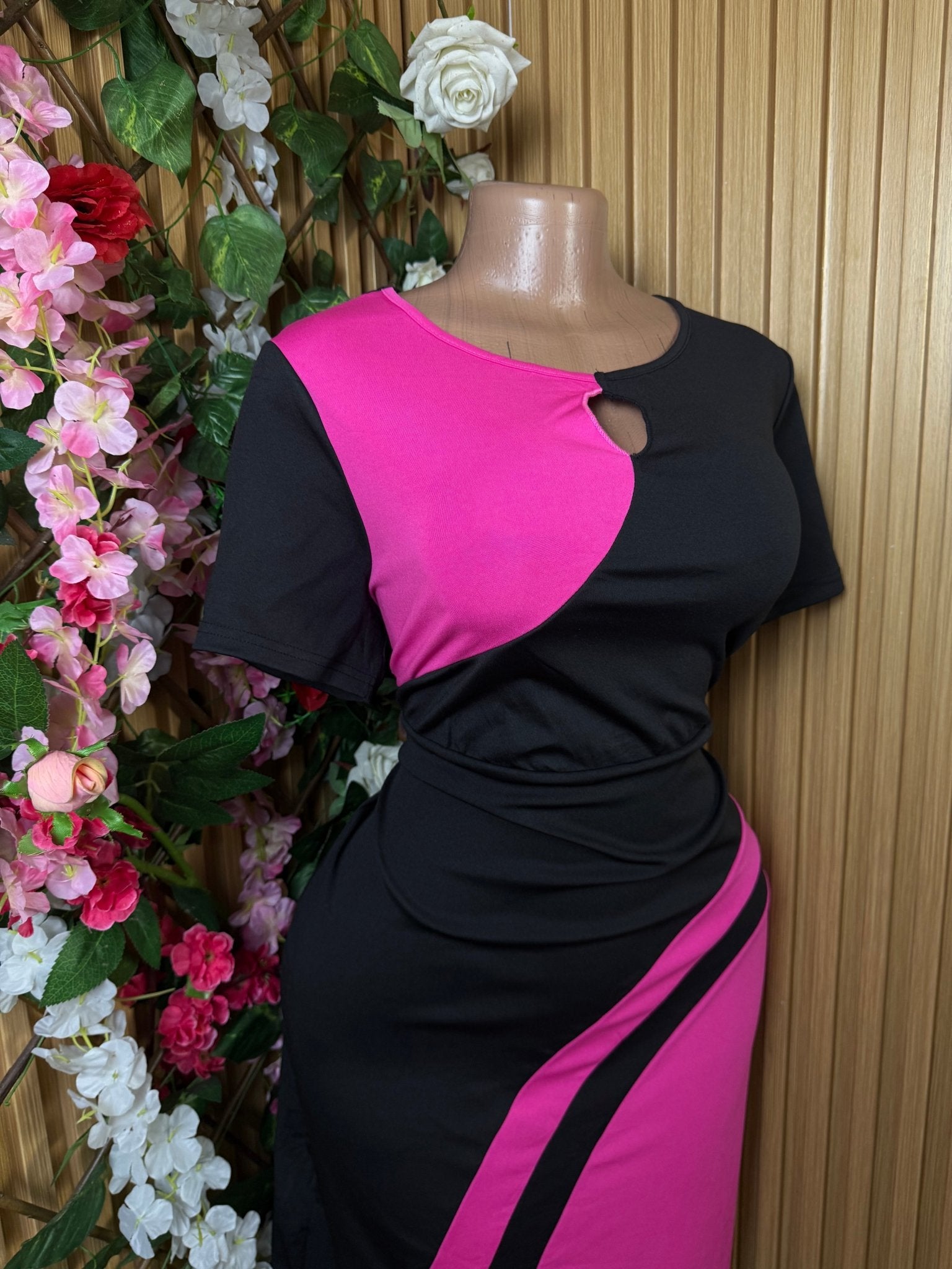 Robe moulante manches courtes décollectée - Perluna Store