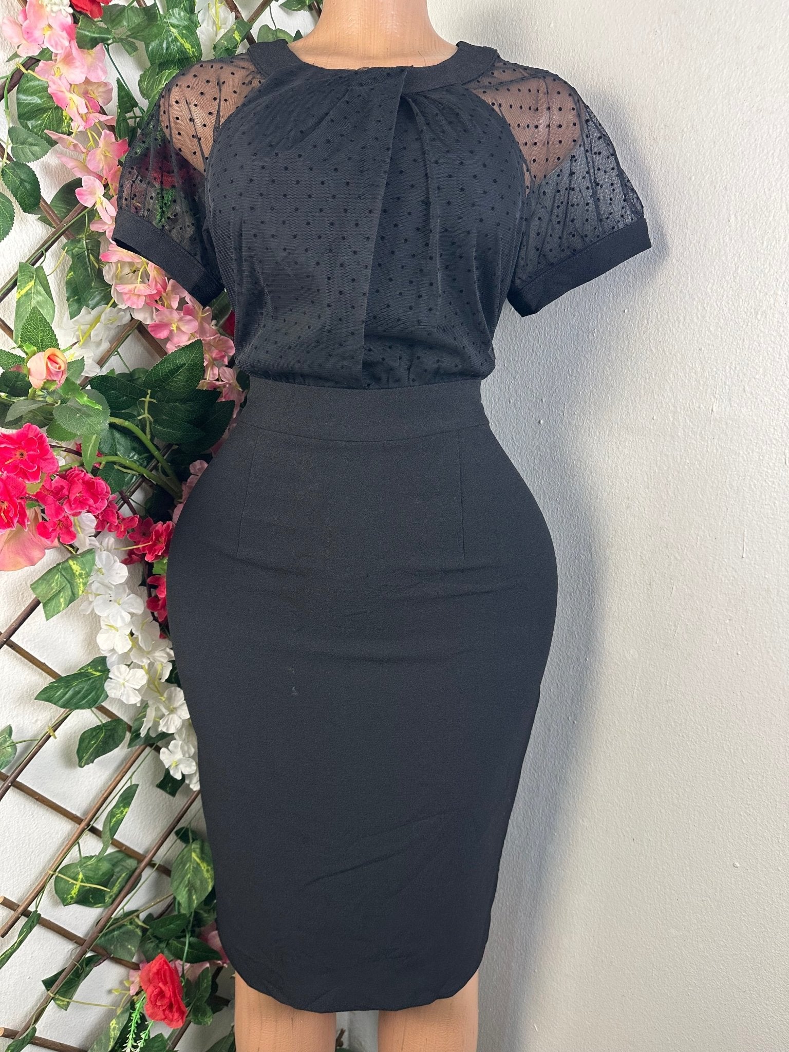 Robe moulante manches courtes décollectée - Perluna Store - kinshasa