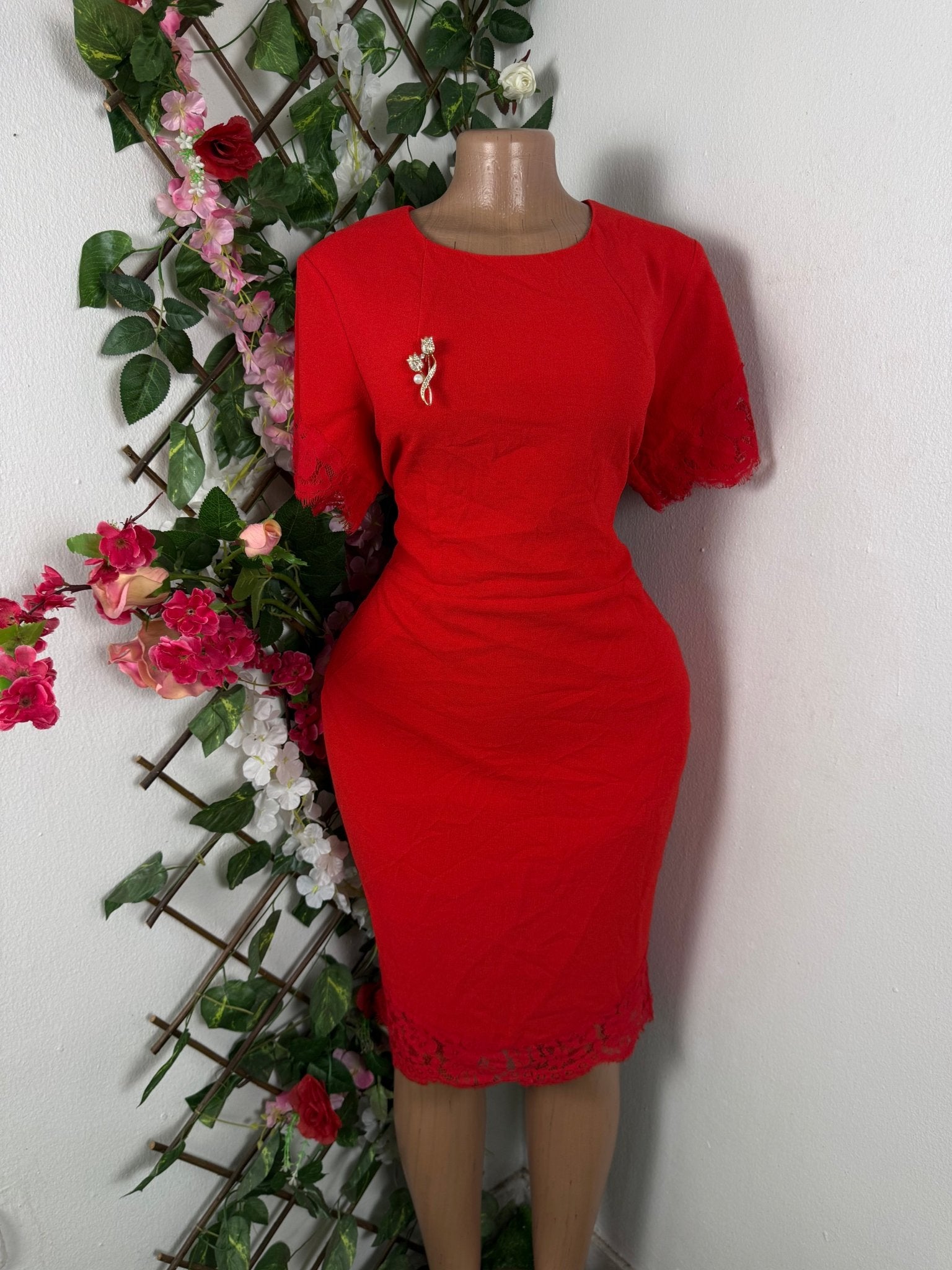Robe moulante manches courtes décolletée - Perluna Store