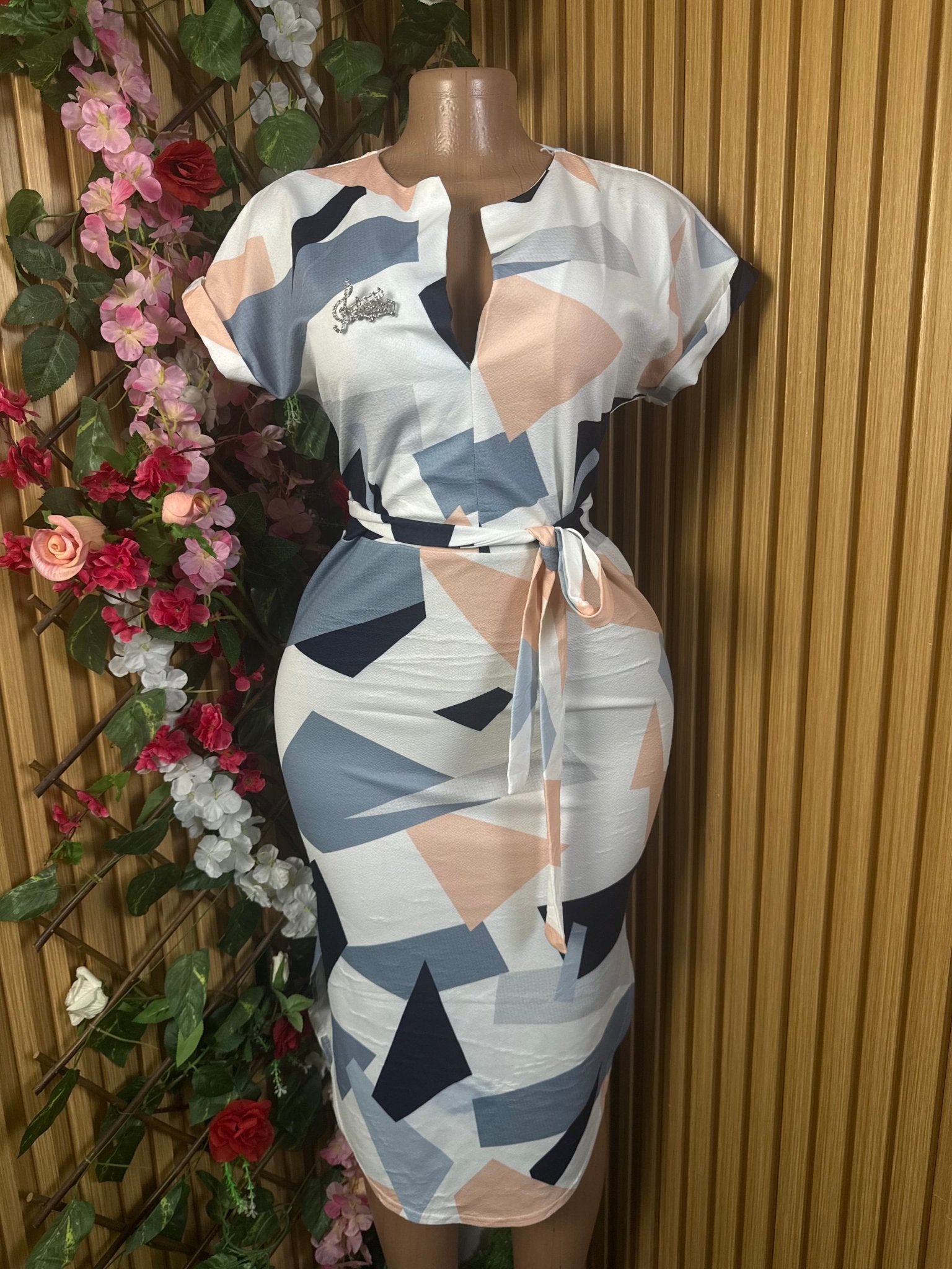 Robe moulante manches courtes décolletée - Perluna Store
