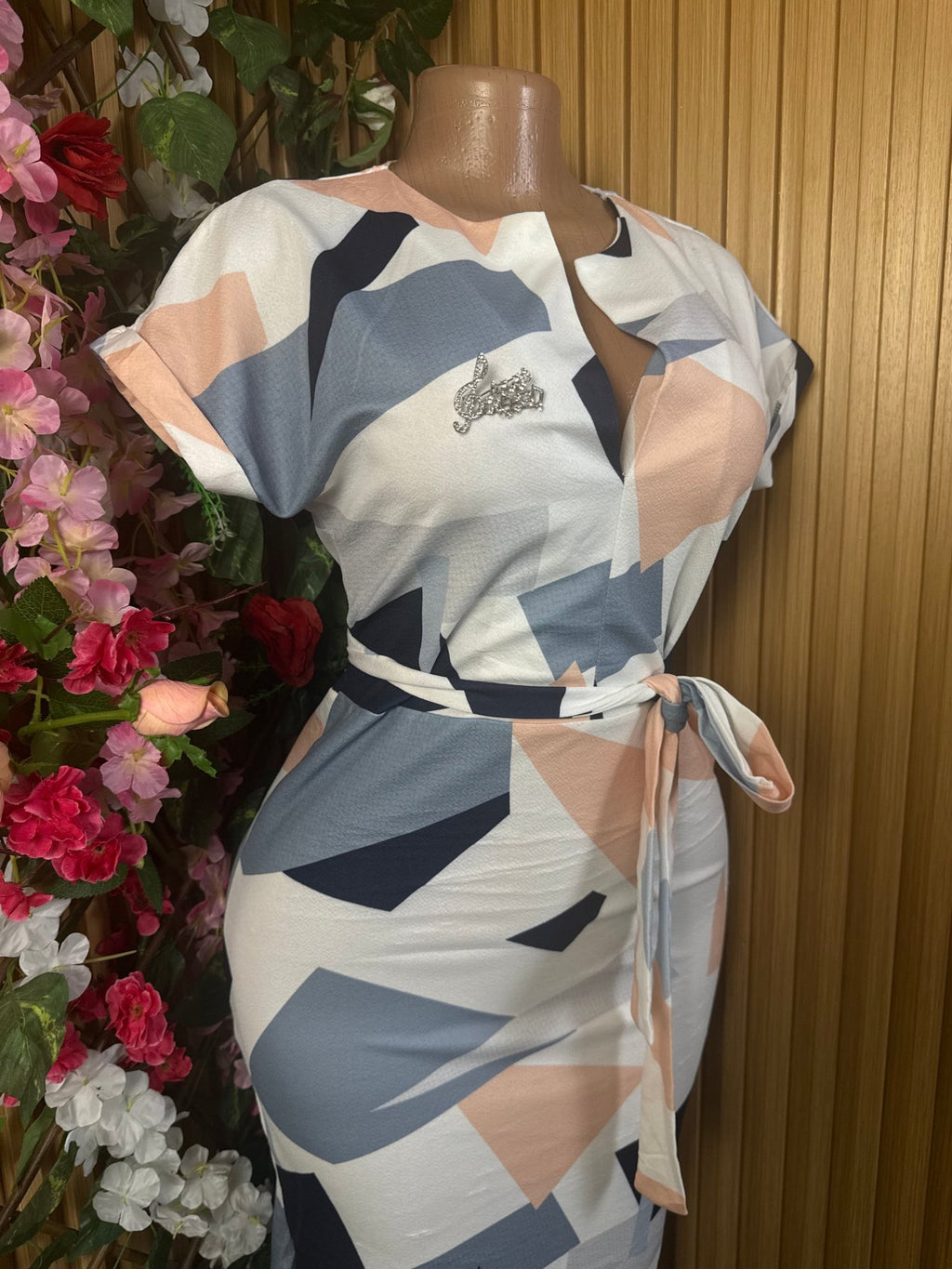 Robe moulante manches courtes décolletée - Perluna Store