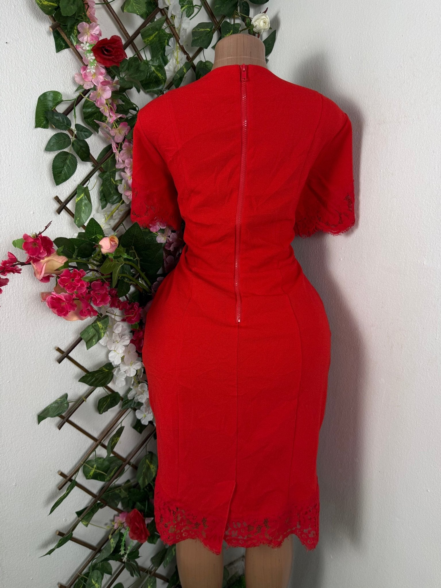 Robe moulante manches courtes décolletée - Perluna Store