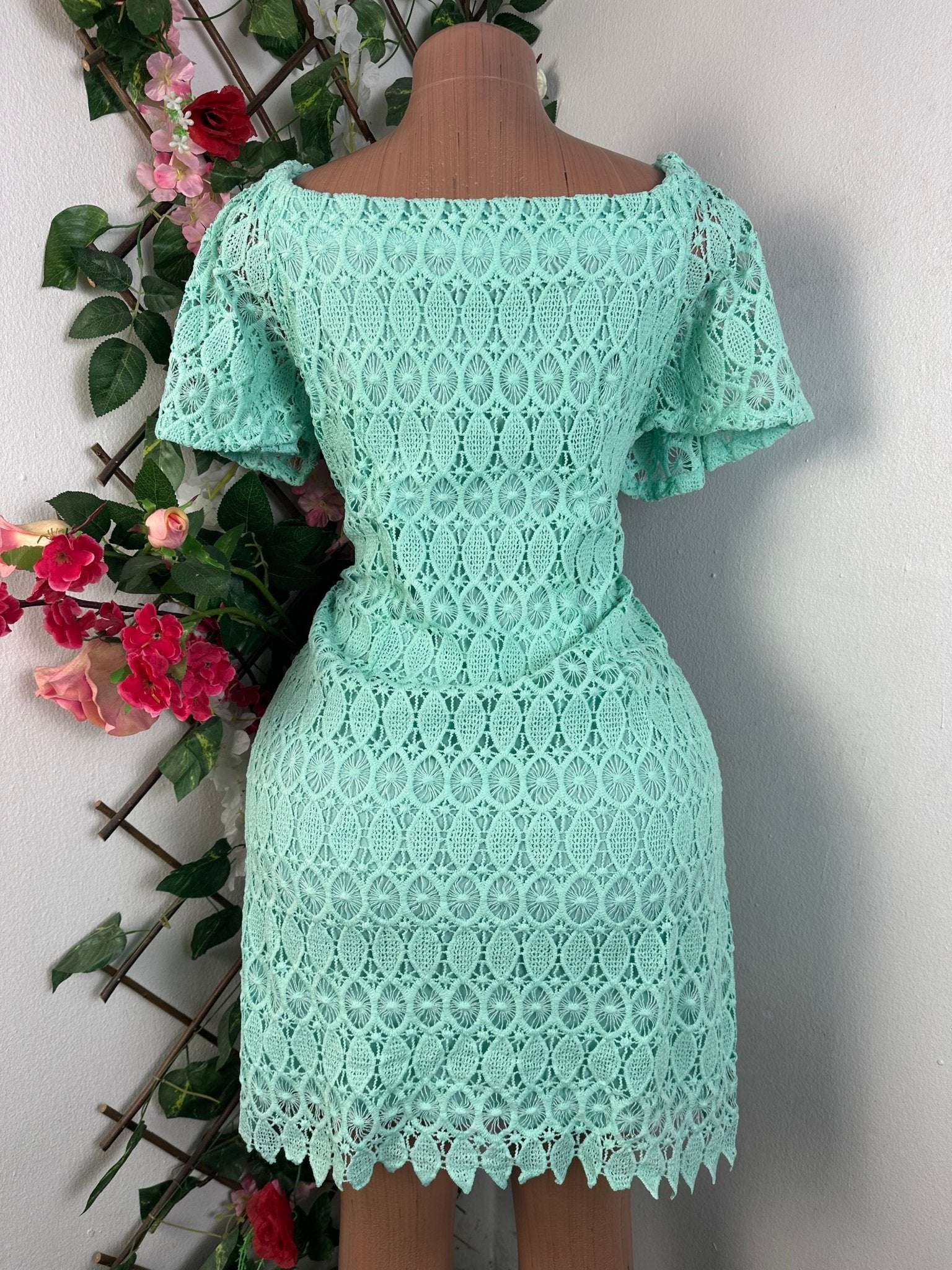 Robe moulante manches courtes dénudée - Perluna Store - kinshasa