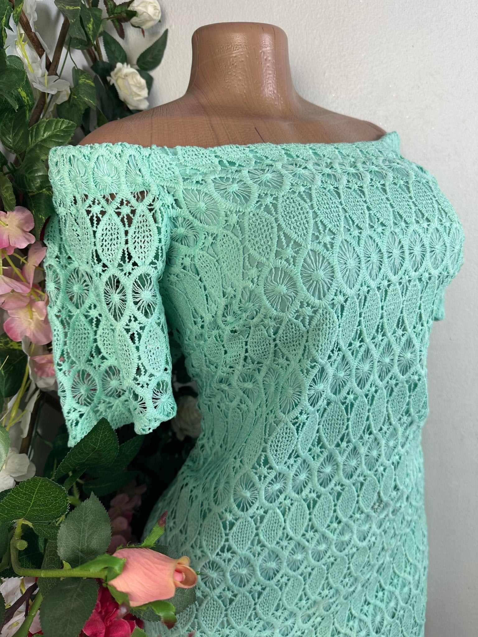 Robe moulante manches courtes dénudée - Perluna Store - kinshasa