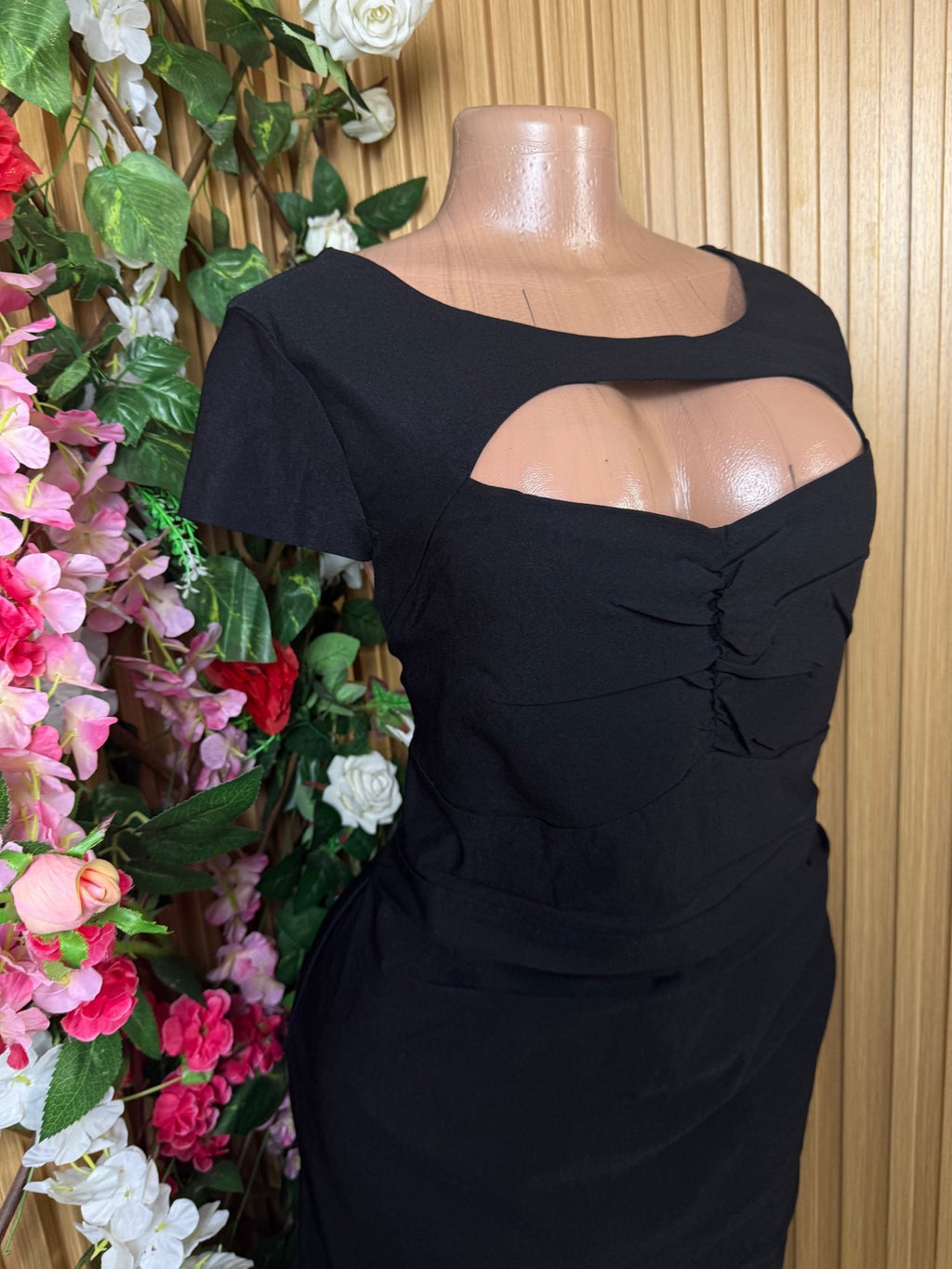 Robe moulante manches courtes dénudée - Perluna Store