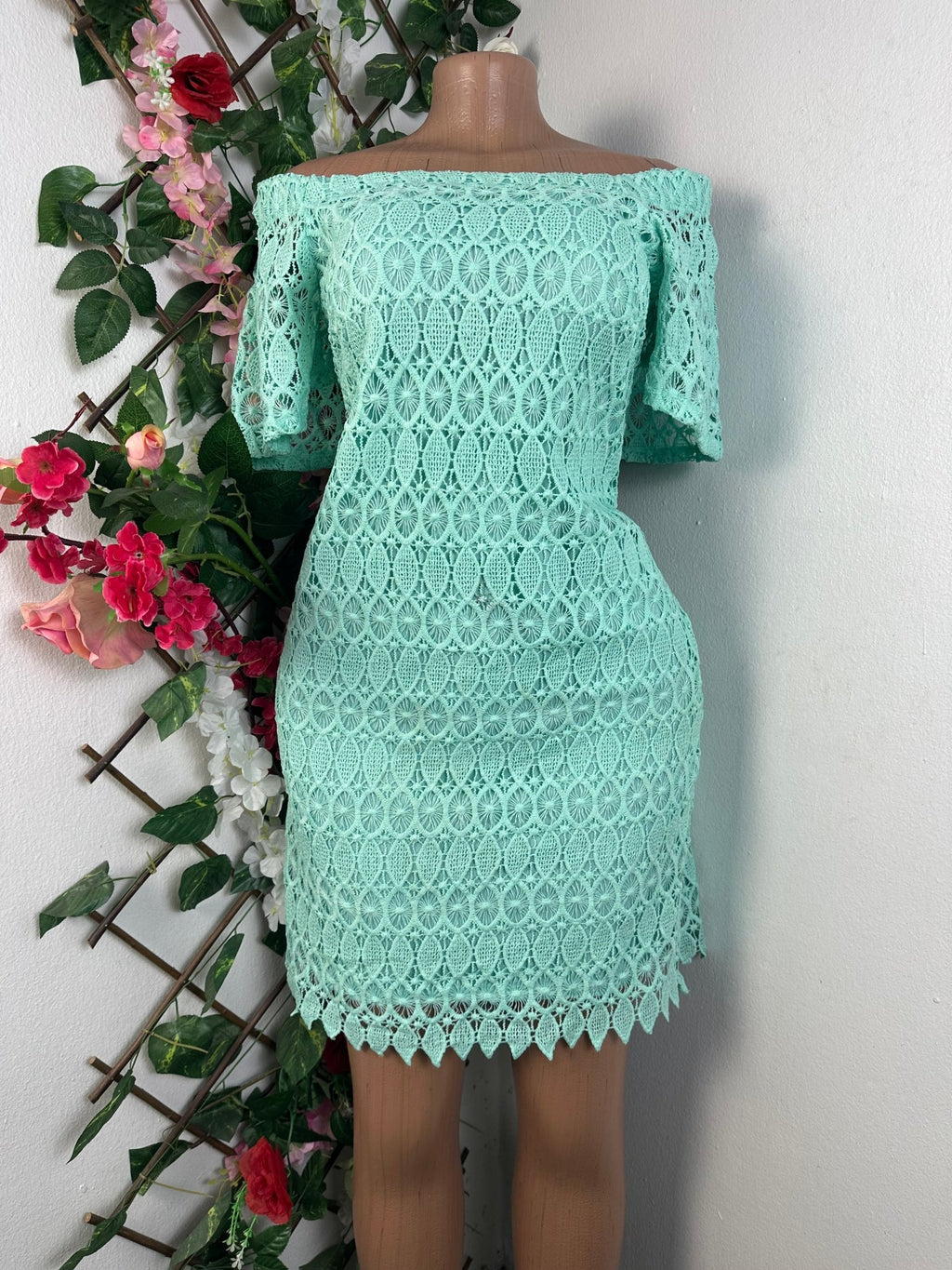 Robe moulante manches courtes dénudée - Perluna Store - kinshasa