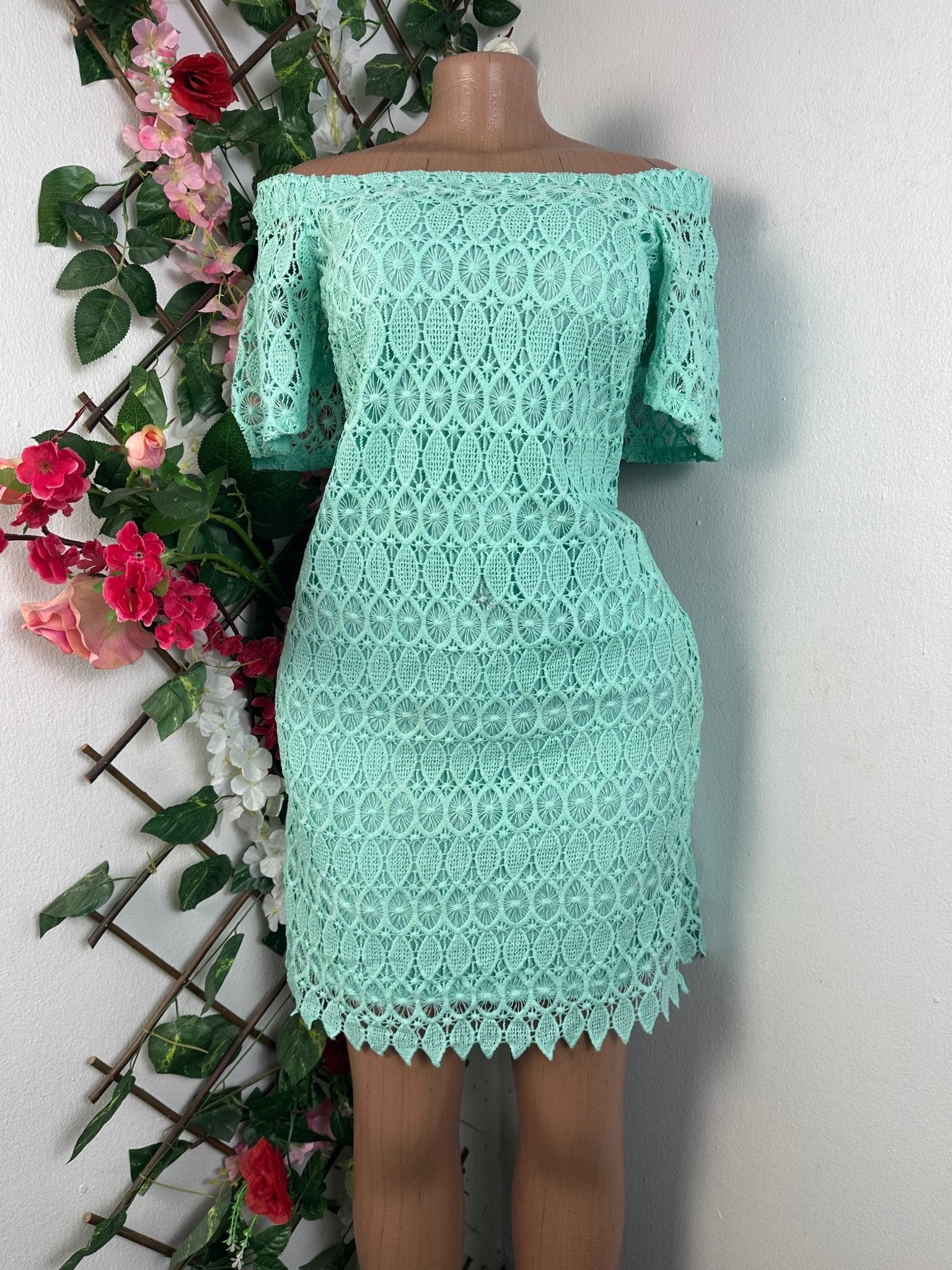 Robe moulante manches courtes dénudée - Perluna Store - kinshasa