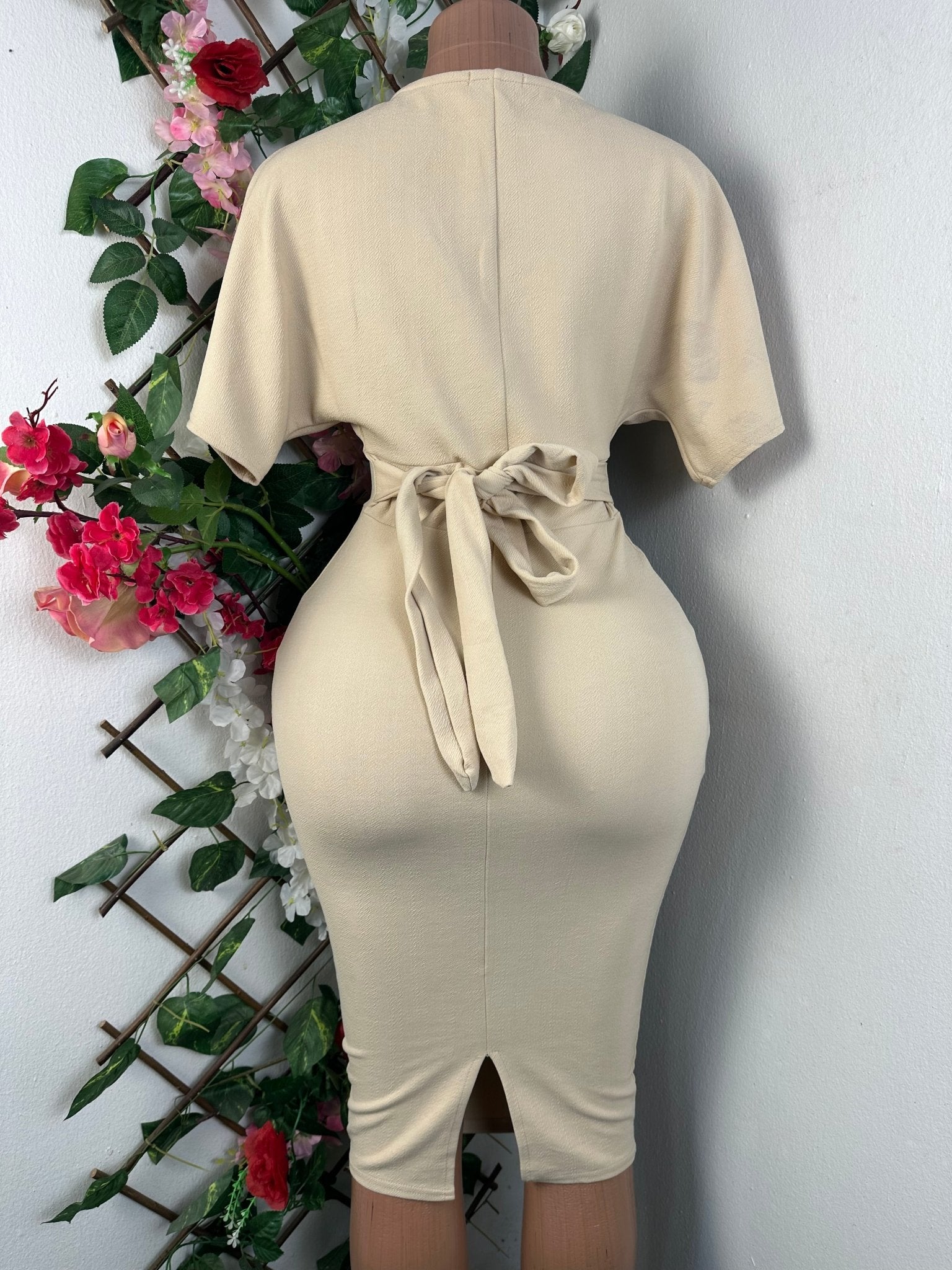 Robe moulante manches courtes drapée - Perluna Store - kinshasa