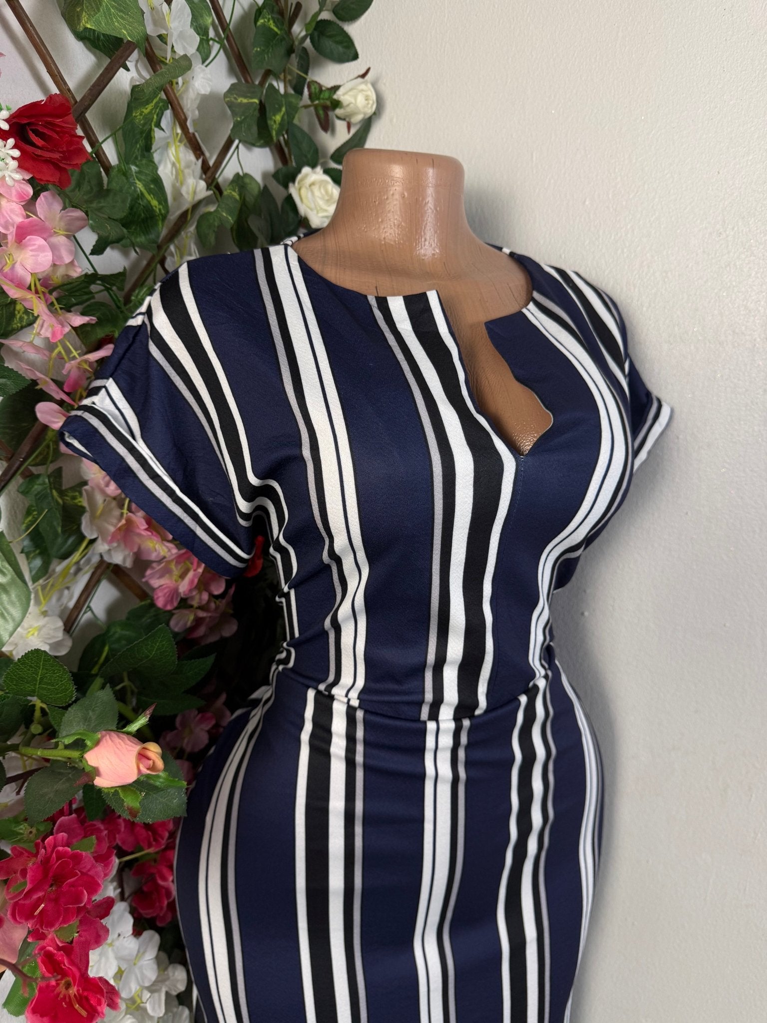 Robe moulante manches courtes drapée - Perluna Store
