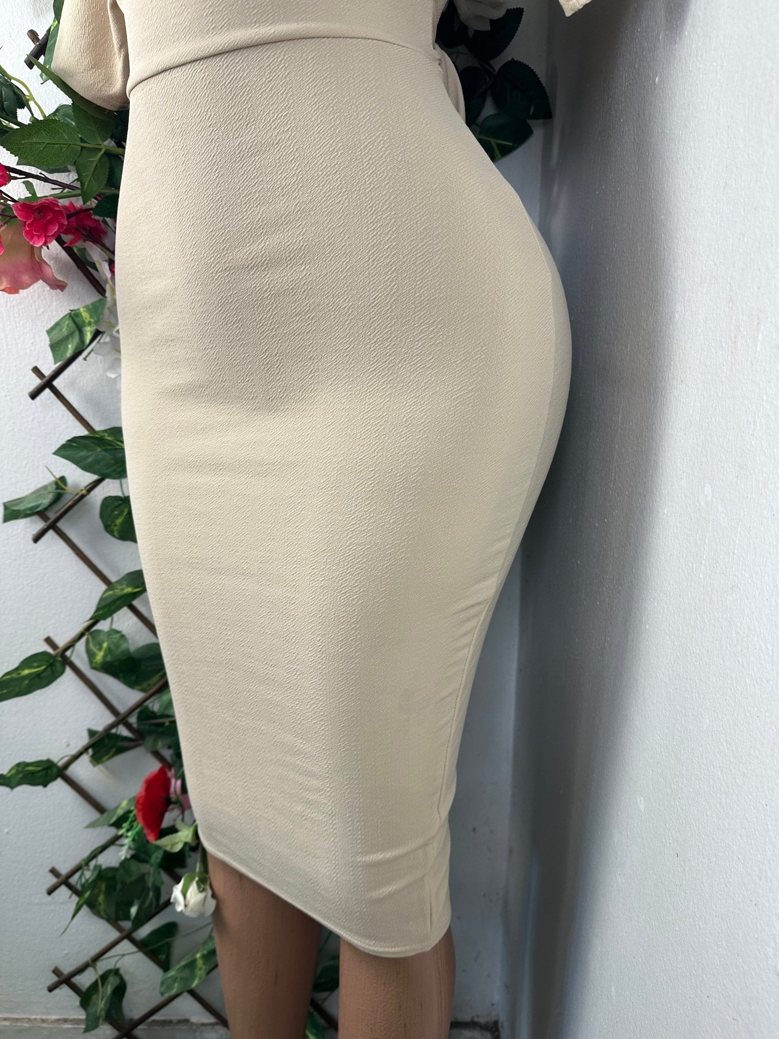 Robe moulante manches courtes drapée - Perluna Store - kinshasa