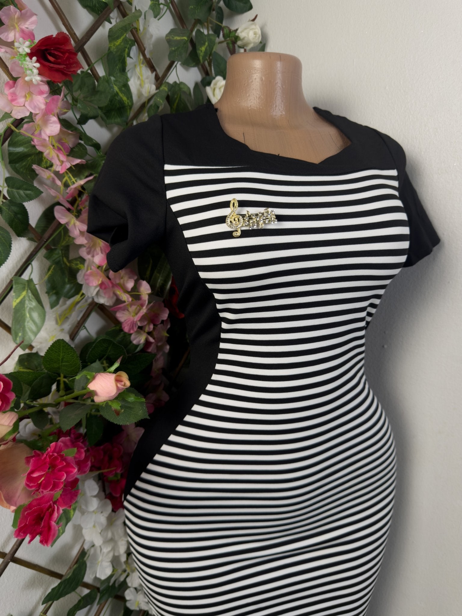 Robe moulante manches courtes drapée - Perluna Store