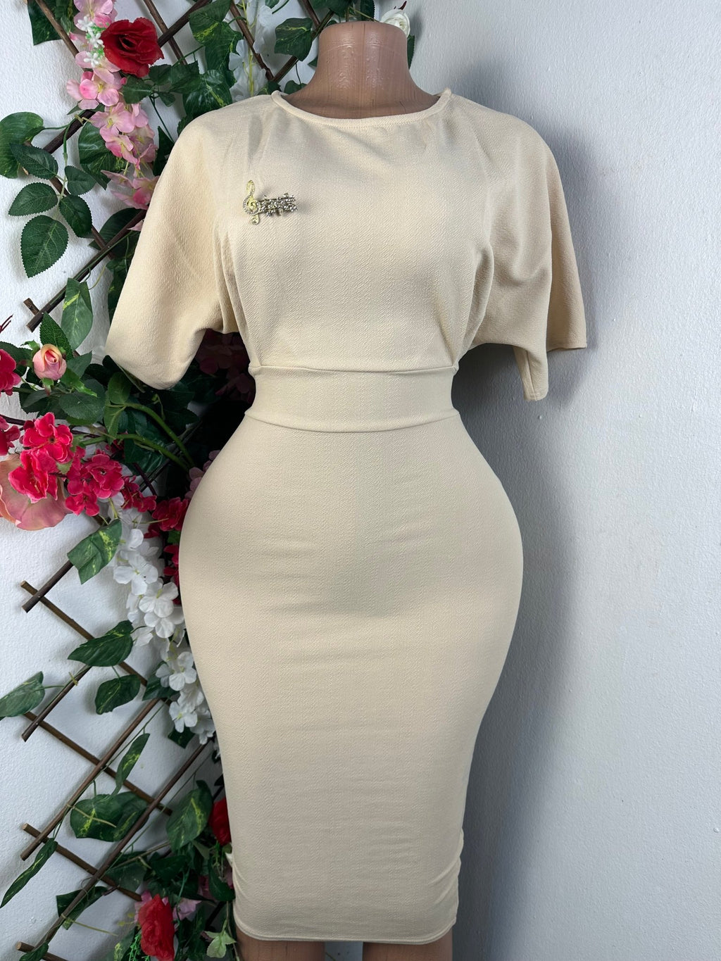 Robe moulante manches courtes drapée - Perluna Store - kinshasa