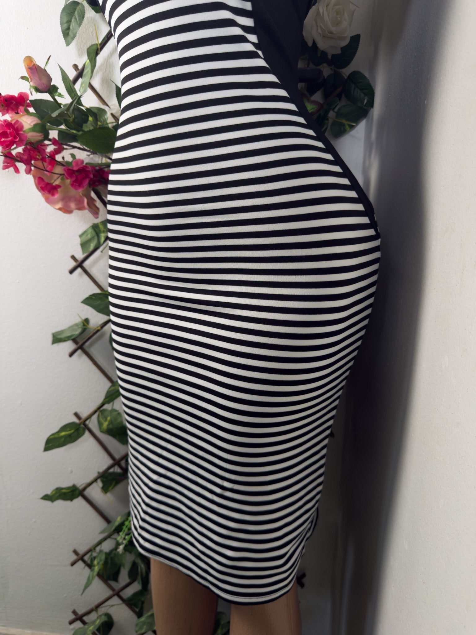Robe moulante manches courtes drapée - Perluna Store