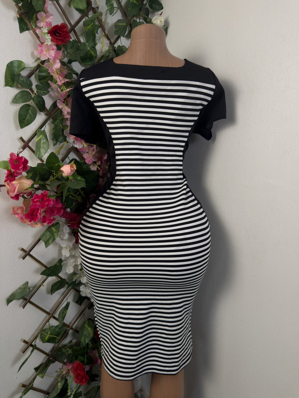 Robe moulante manches courtes drapée - Perluna Store