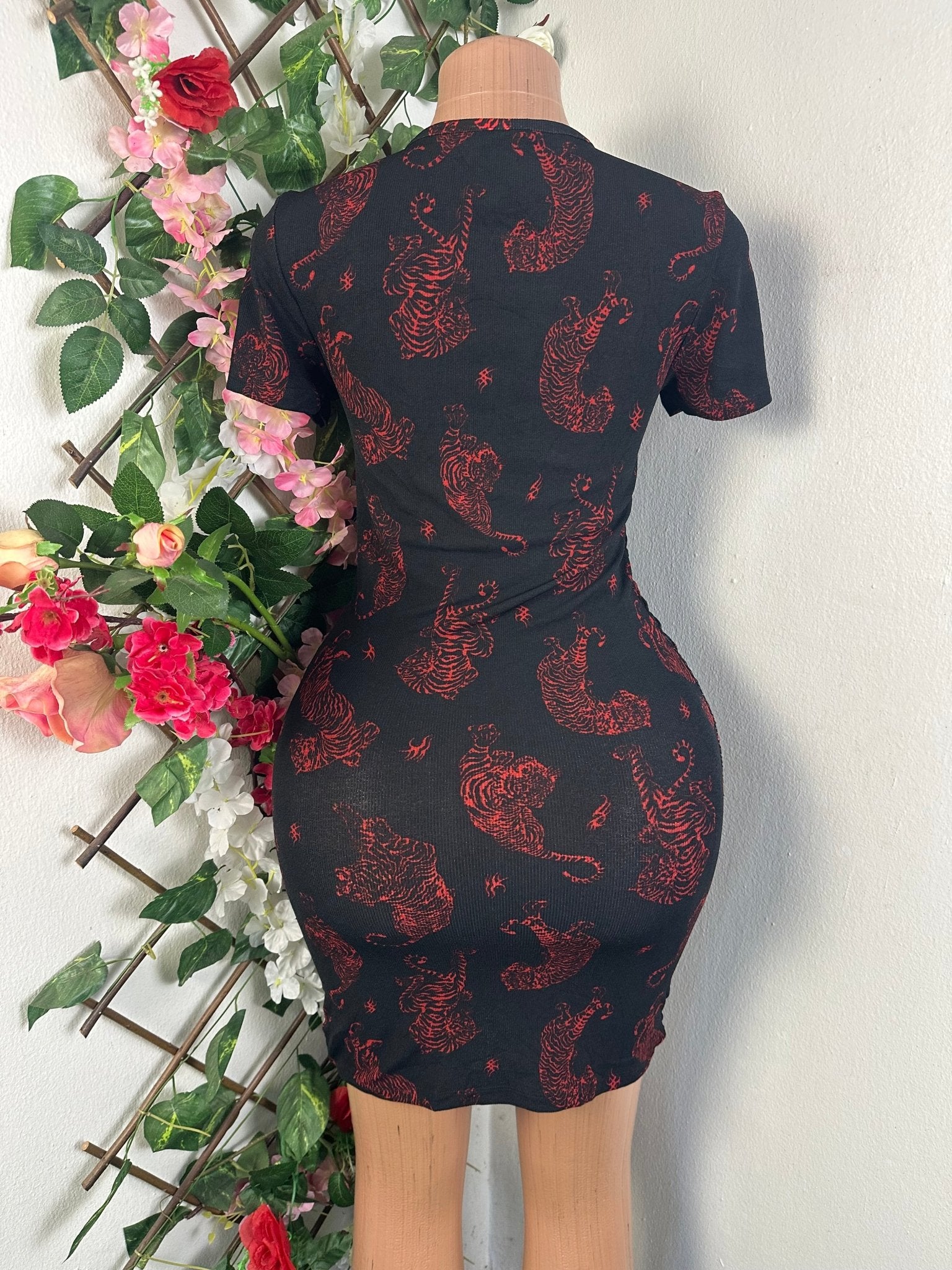 Robe moulante manches courtes - Perluna Store - kinshasa