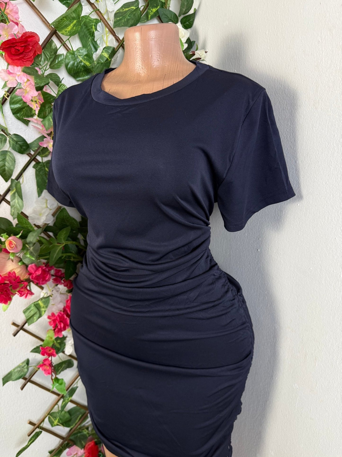 Robe moulante manches courtes - Perluna Store - kinshasa