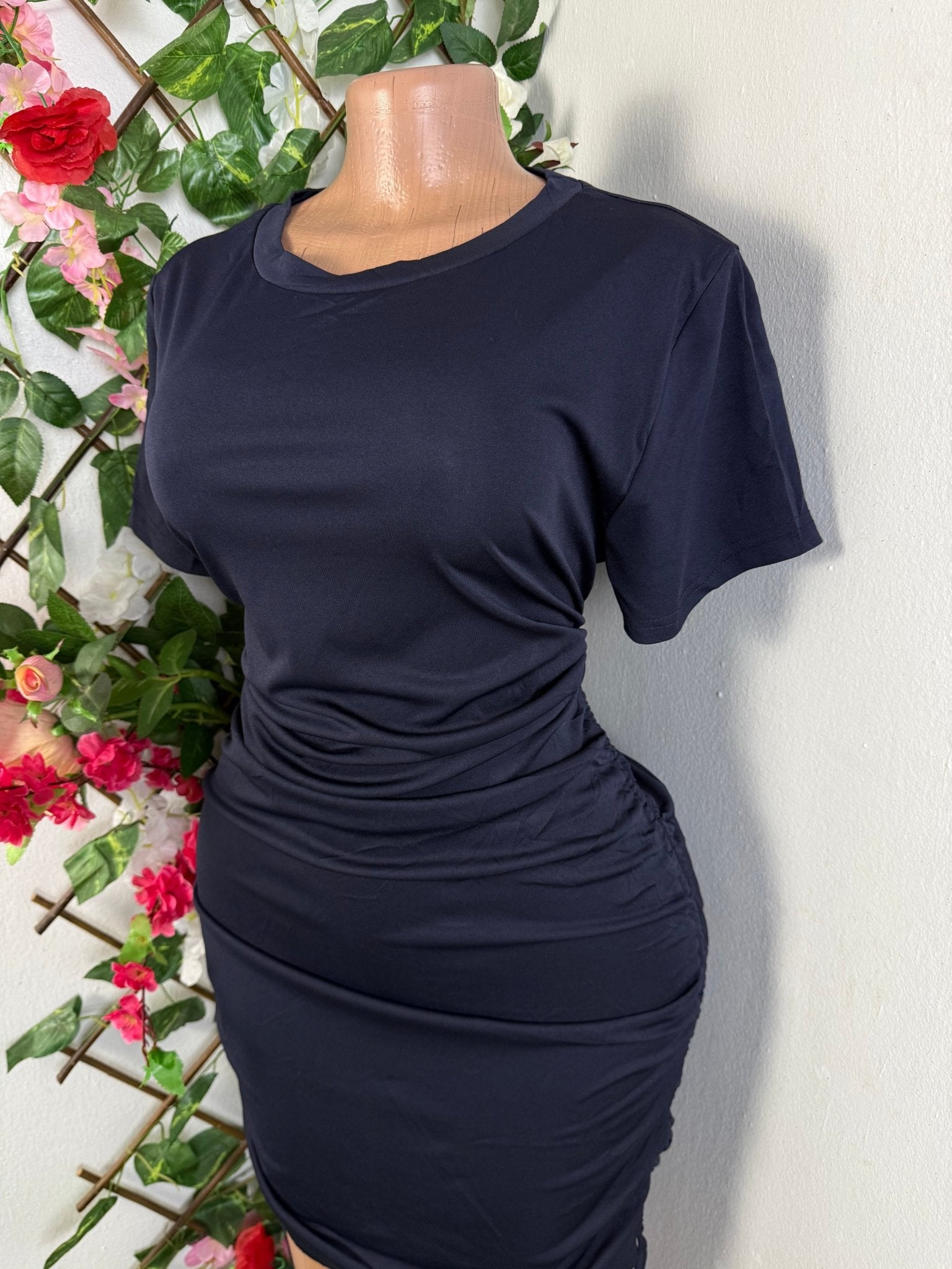 Robe moulante manches courtes - Perluna Store - kinshasa
