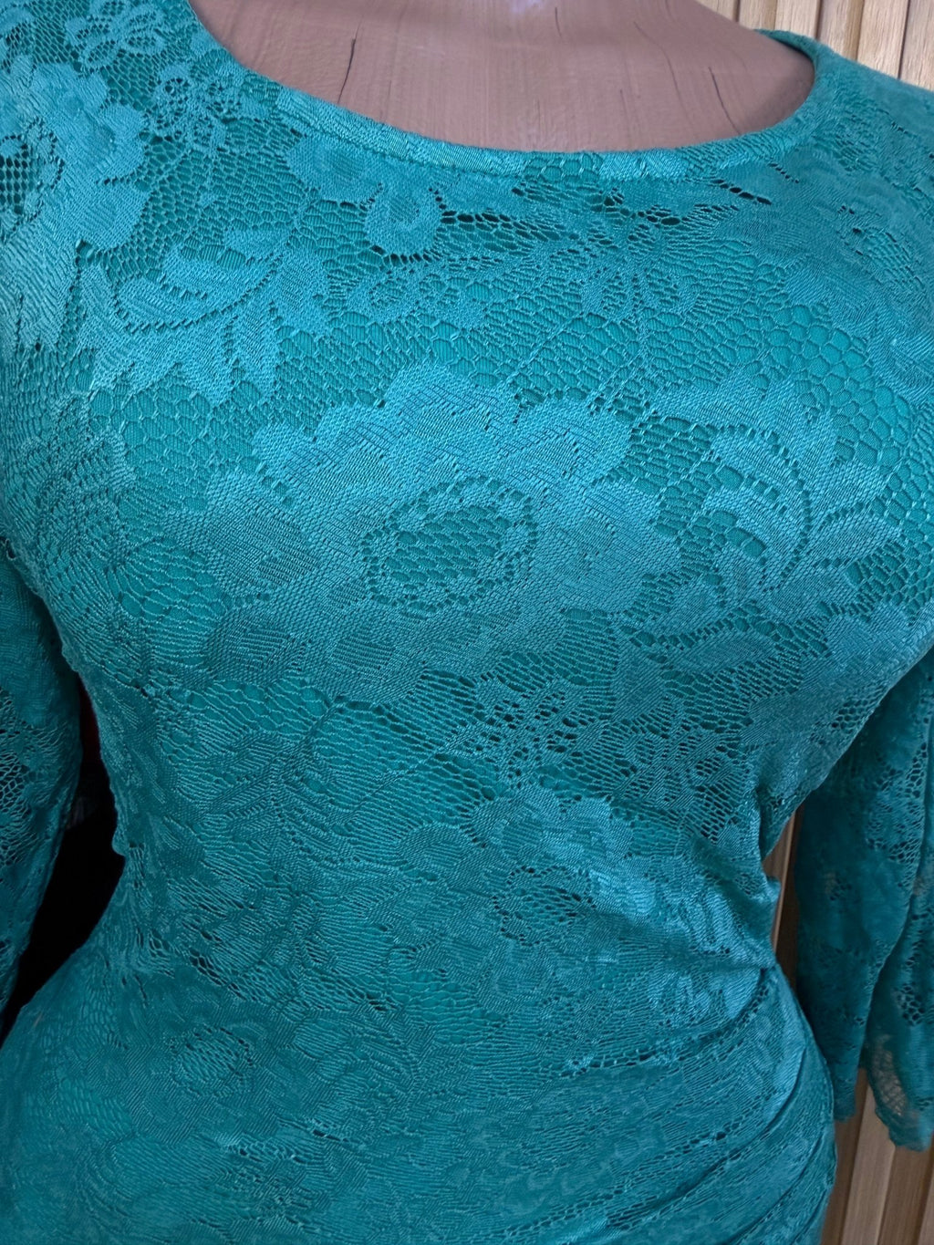 Robe moulante manches décolletée - Perluna Store