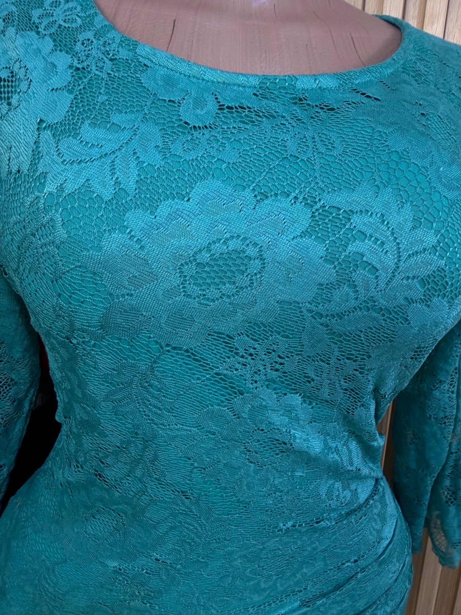 Robe moulante manches décolletée - Perluna Store