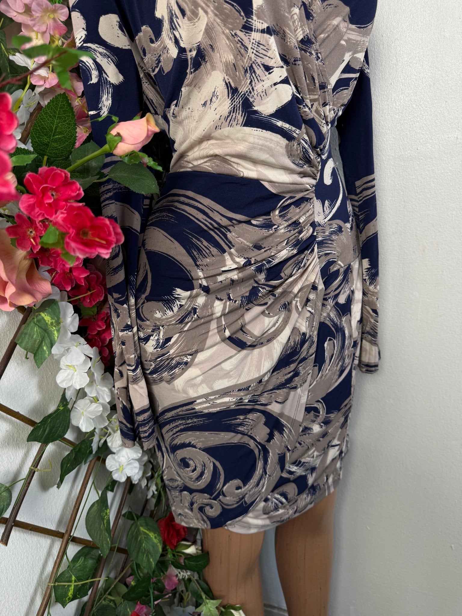 Robe moulante manches longue décolletée - Perluna Store - kinshasa