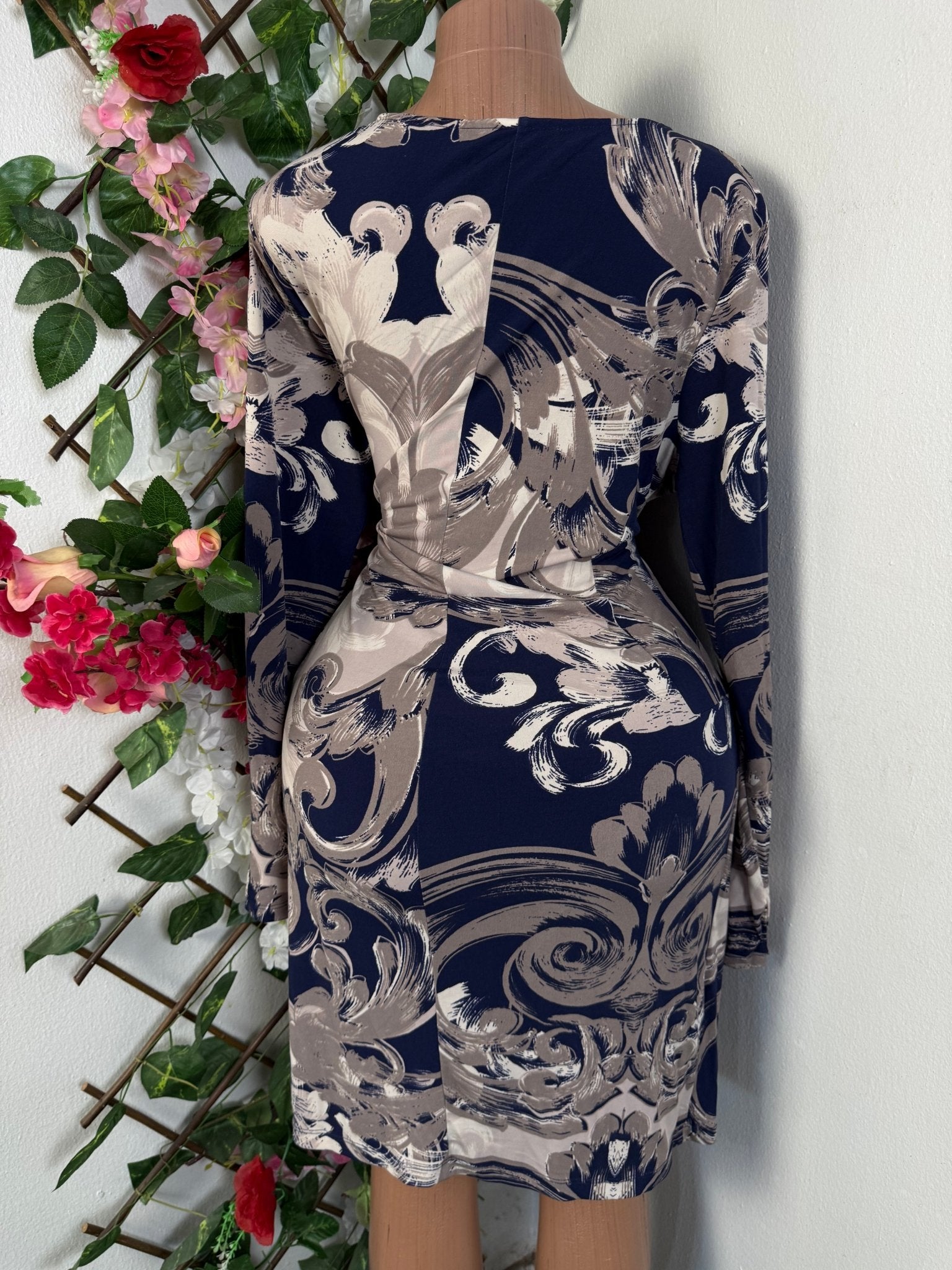 Robe moulante manches longue décolletée - Perluna Store - kinshasa