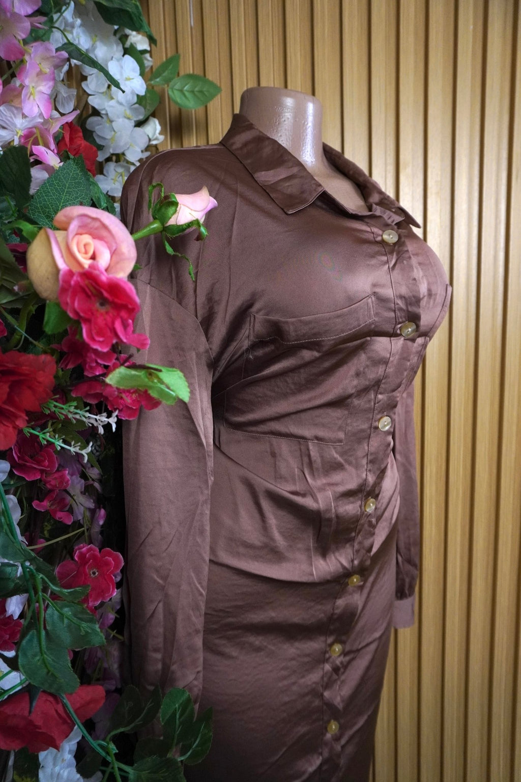 Robe moulante manches longues à col chemise avec boutons - Perluna Store