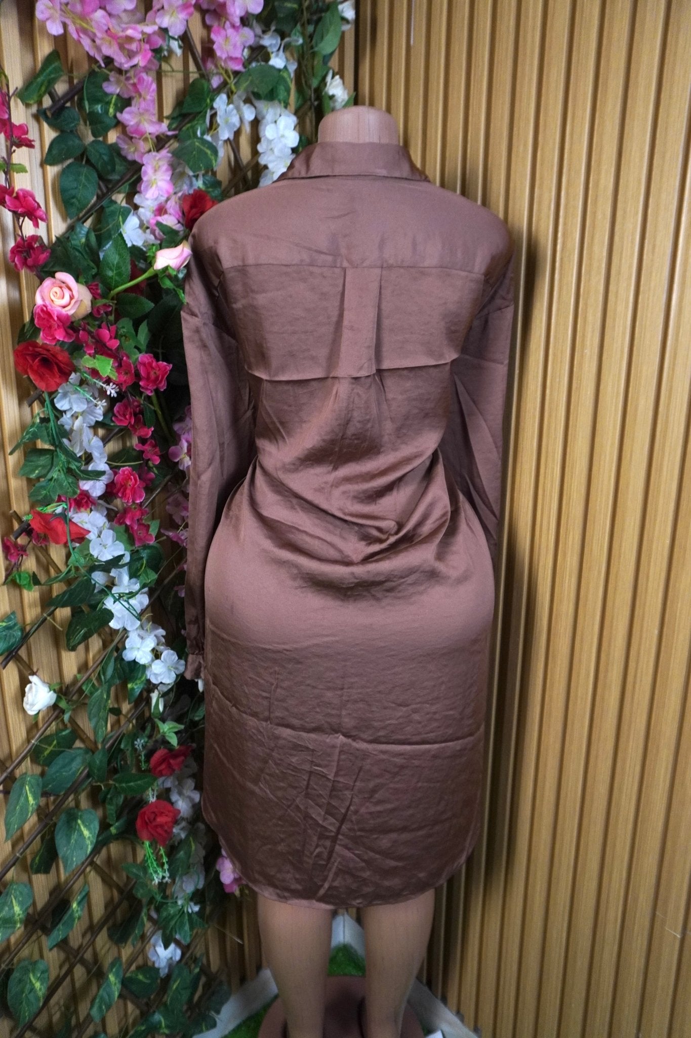 Robe moulante manches longues à col chemise avec boutons - Perluna Store