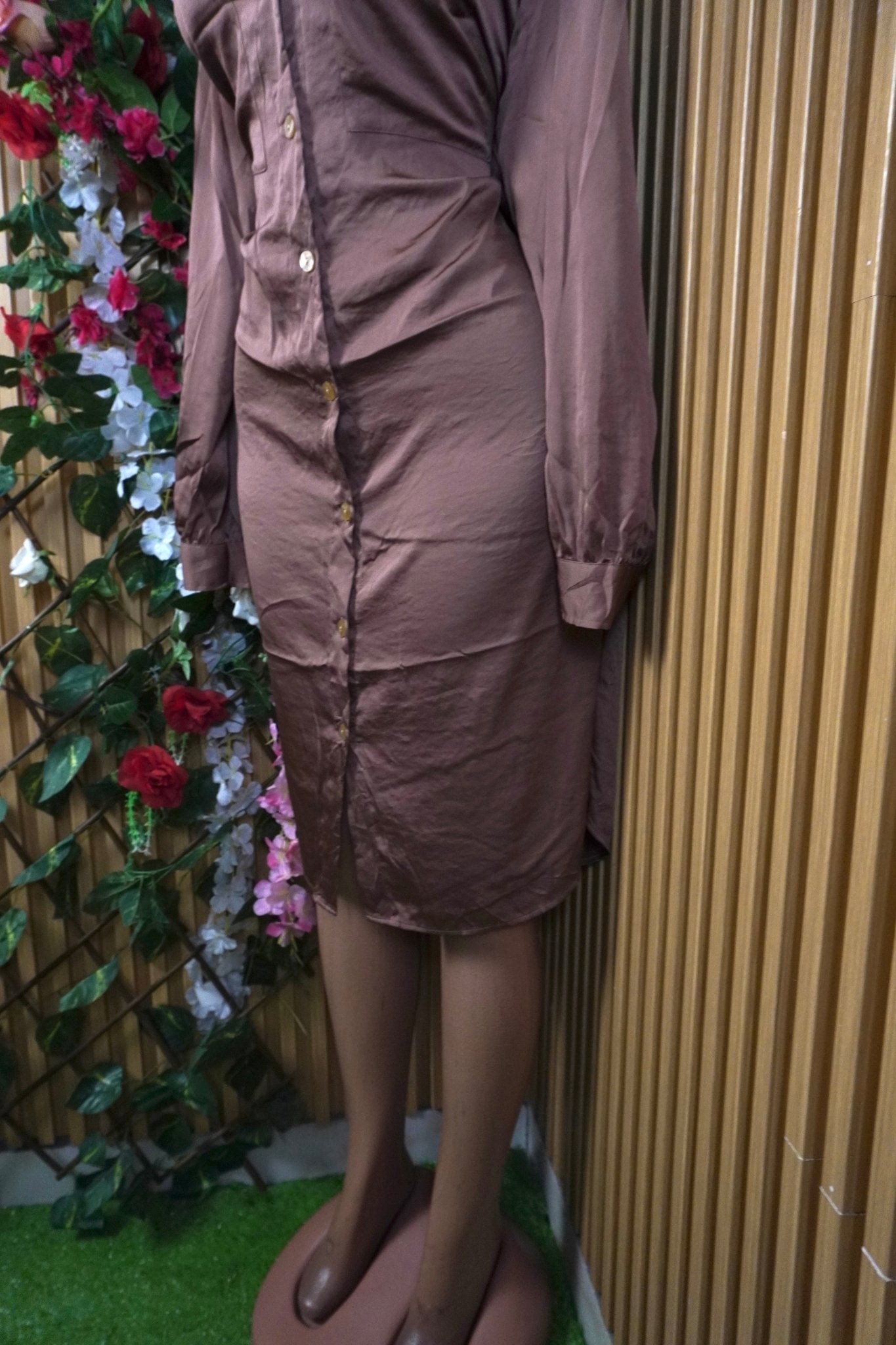 Robe moulante manches longues à col chemise avec boutons - Perluna Store