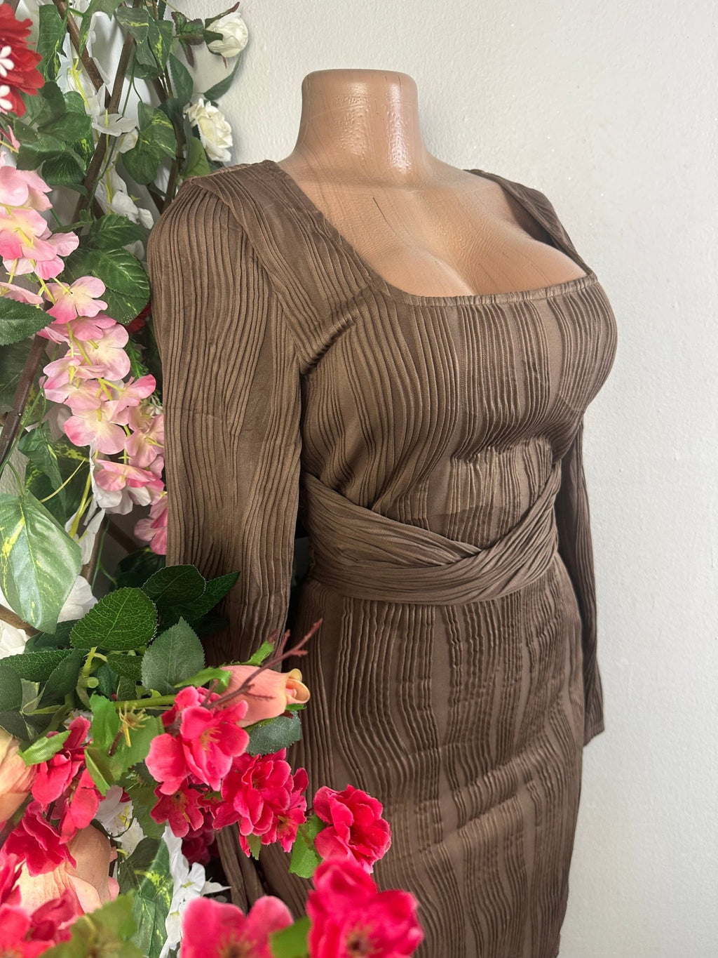 Robe moulante manches longues col carré - Perluna Store - kinshasa