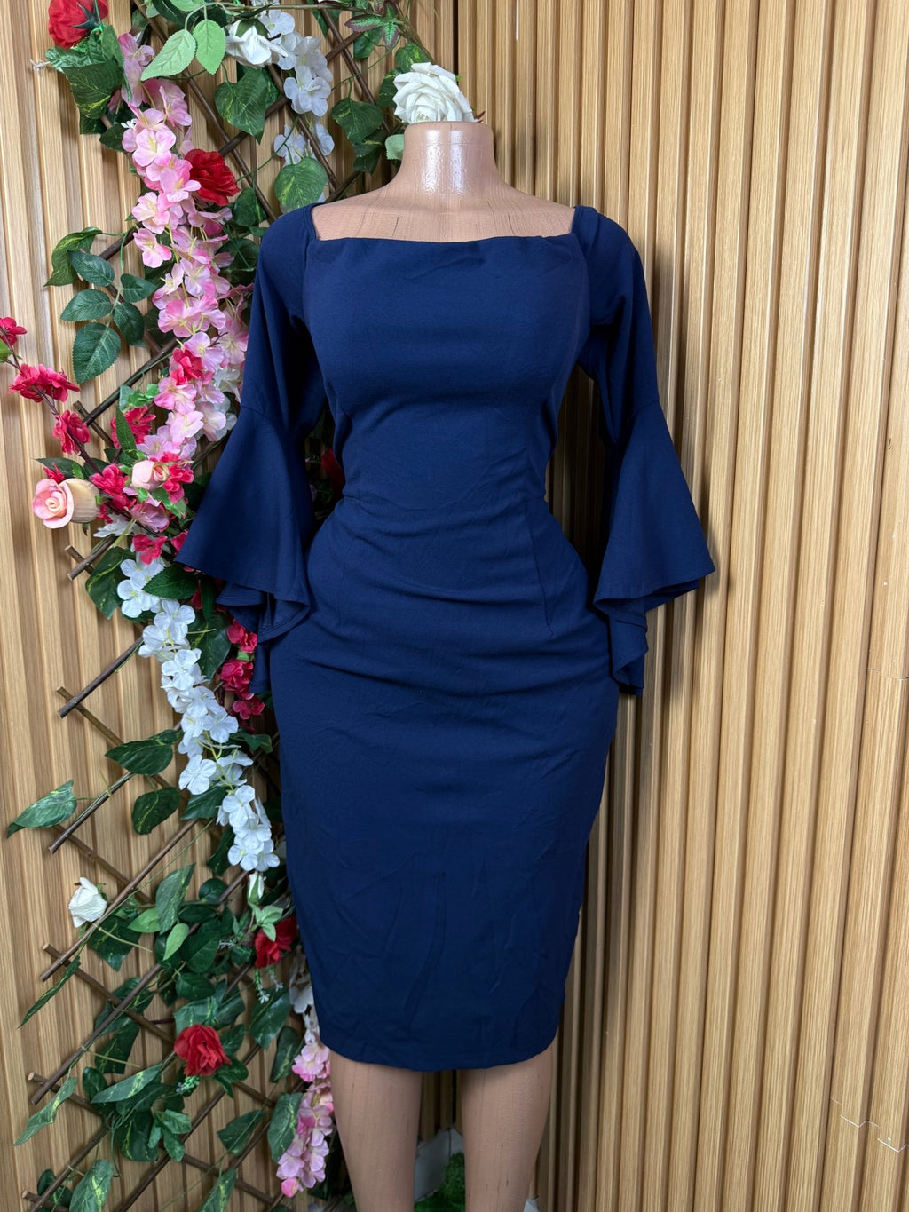 Robe moulante manches longues col carré - Perluna Store