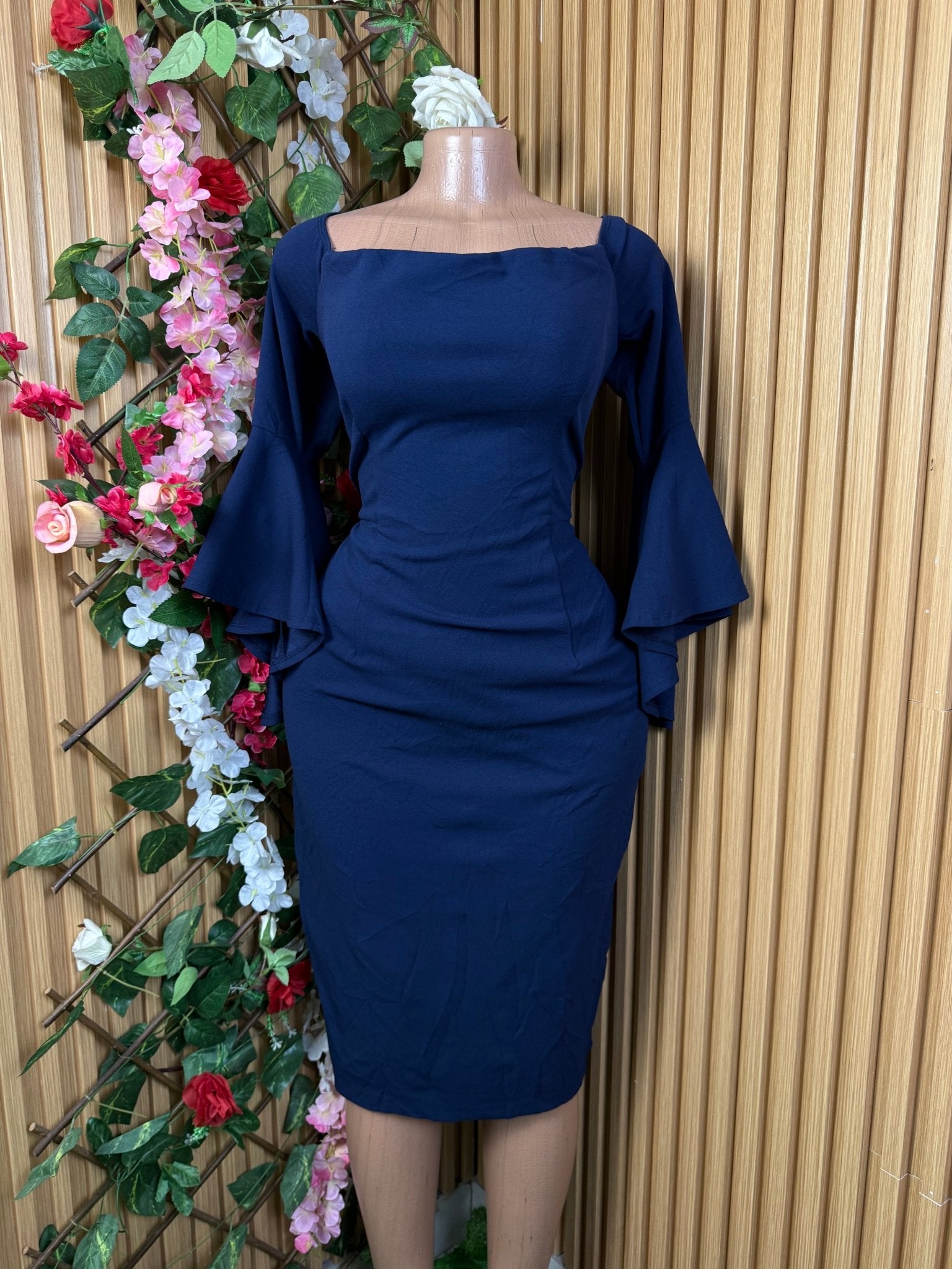 Robe moulante manches longues col carré - Perluna Store