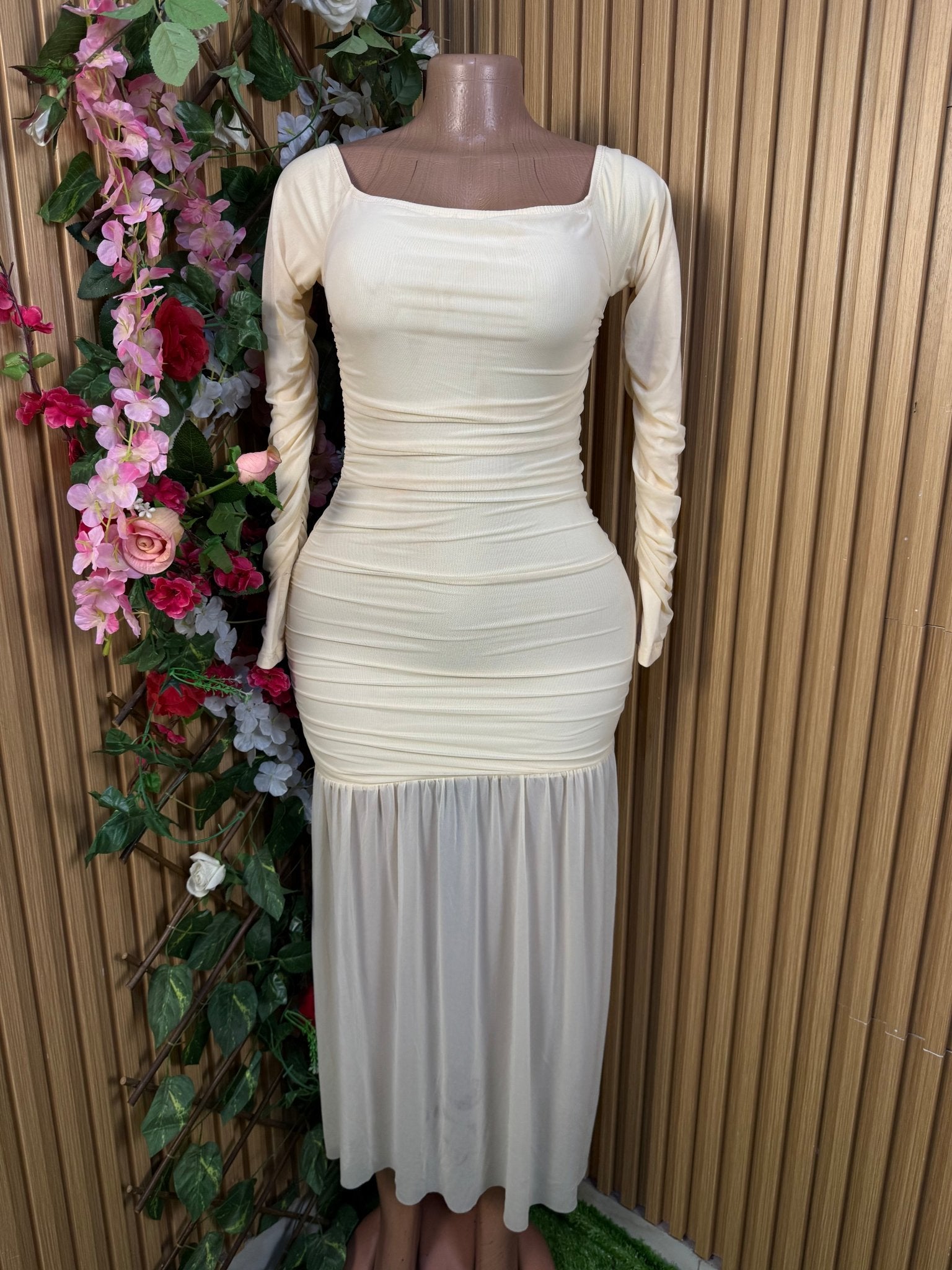 Robe moulante manches longues col carré - Perluna Store