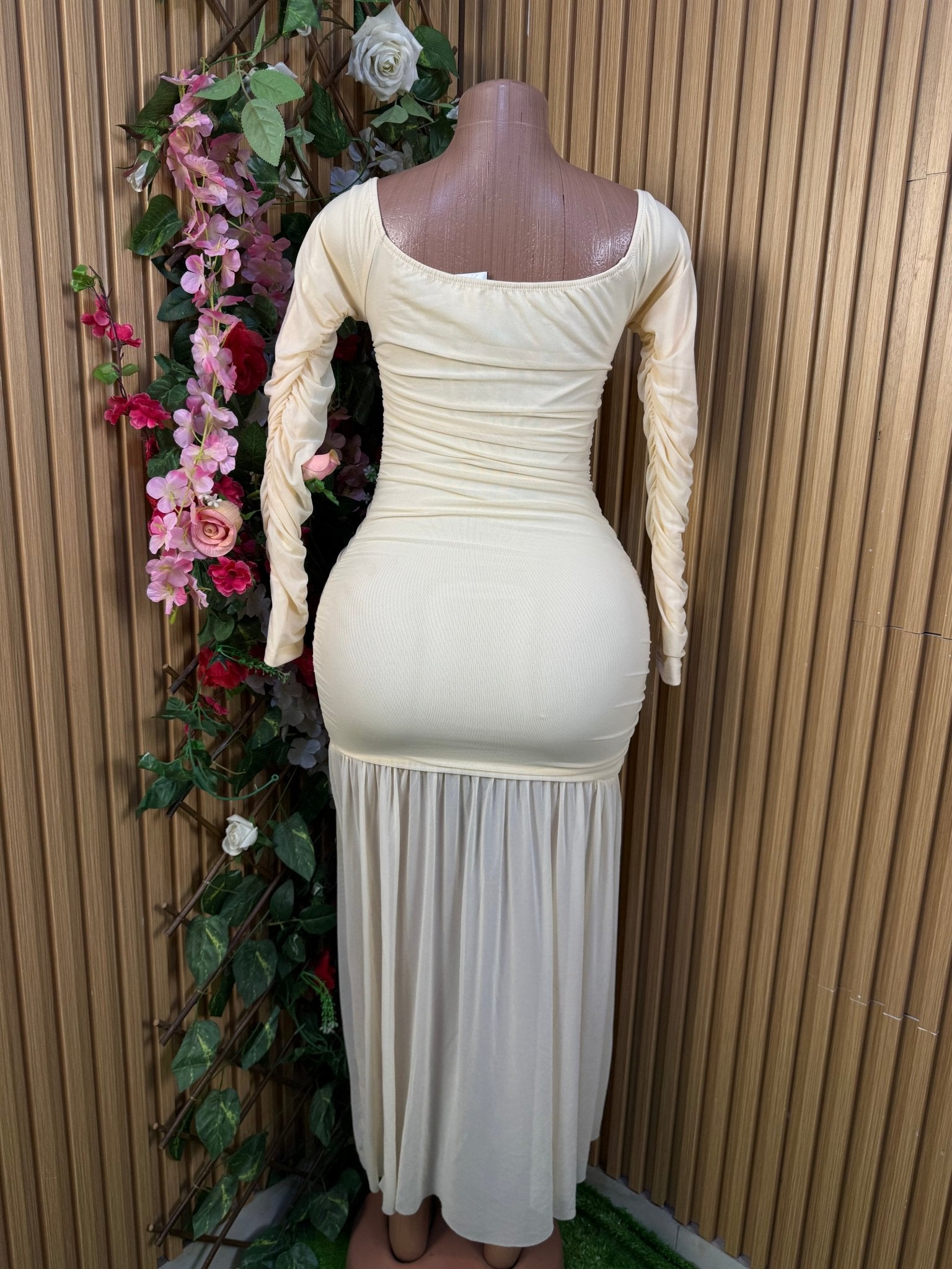 Robe moulante manches longues col carré - Perluna Store