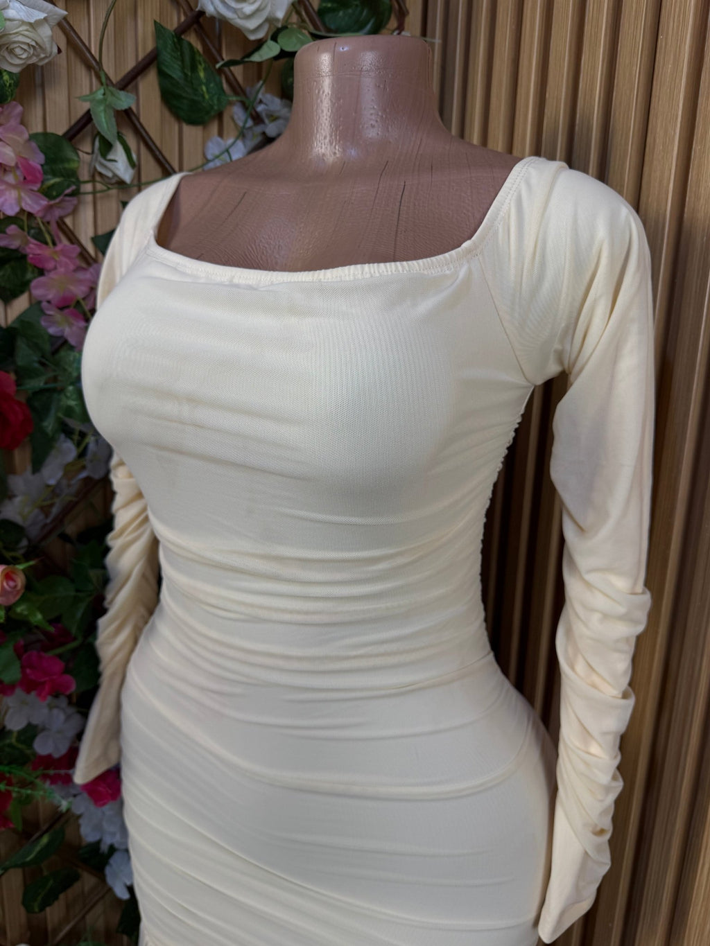 Robe moulante manches longues col carré - Perluna Store