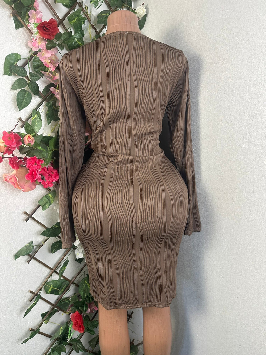 Robe moulante manches longues col carré - Perluna Store - kinshasa