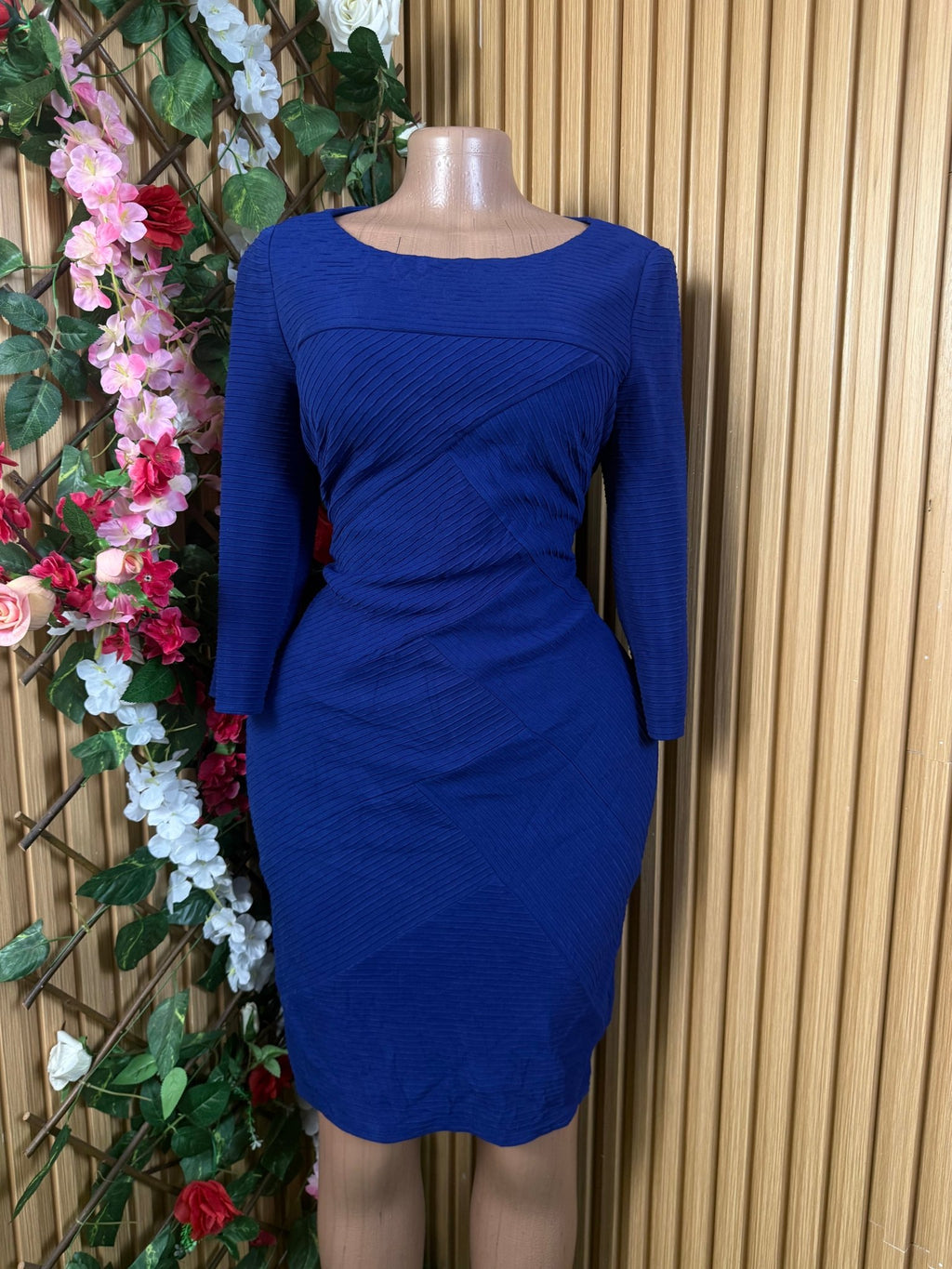 Robe moulante manches longues décollectée - Perluna Store