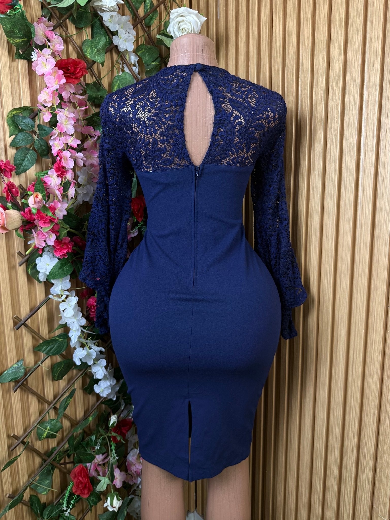 Robe moulante manches longues décollectée - Perluna Store