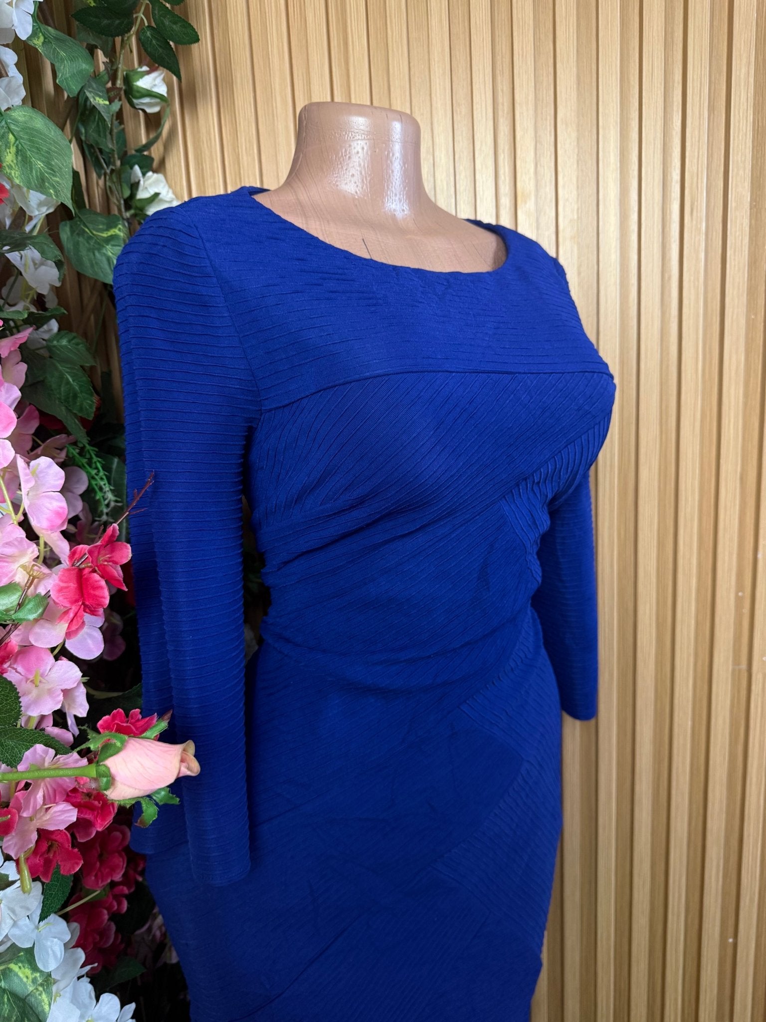 Robe moulante manches longues décollectée - Perluna Store