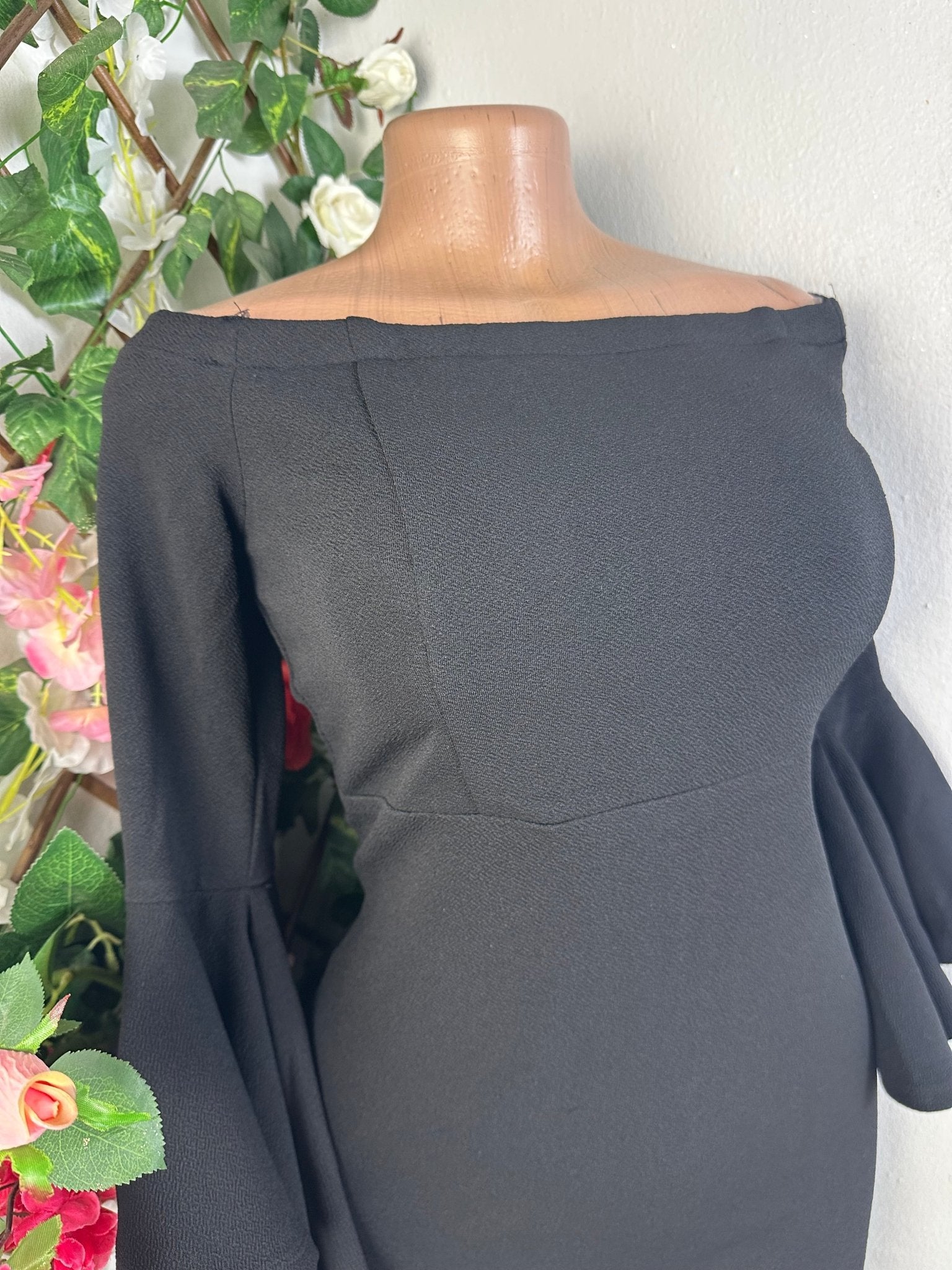 Robe moulante manches longues dénudée - Perluna Store - kinshasa