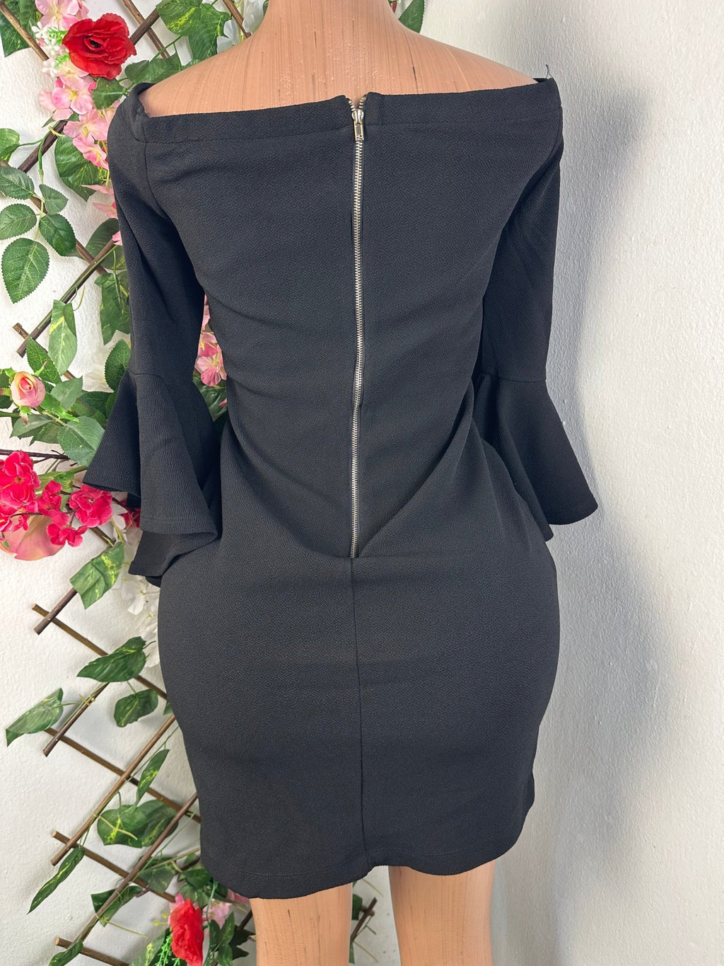 Robe moulante manches longues dénudée - Perluna Store - kinshasa