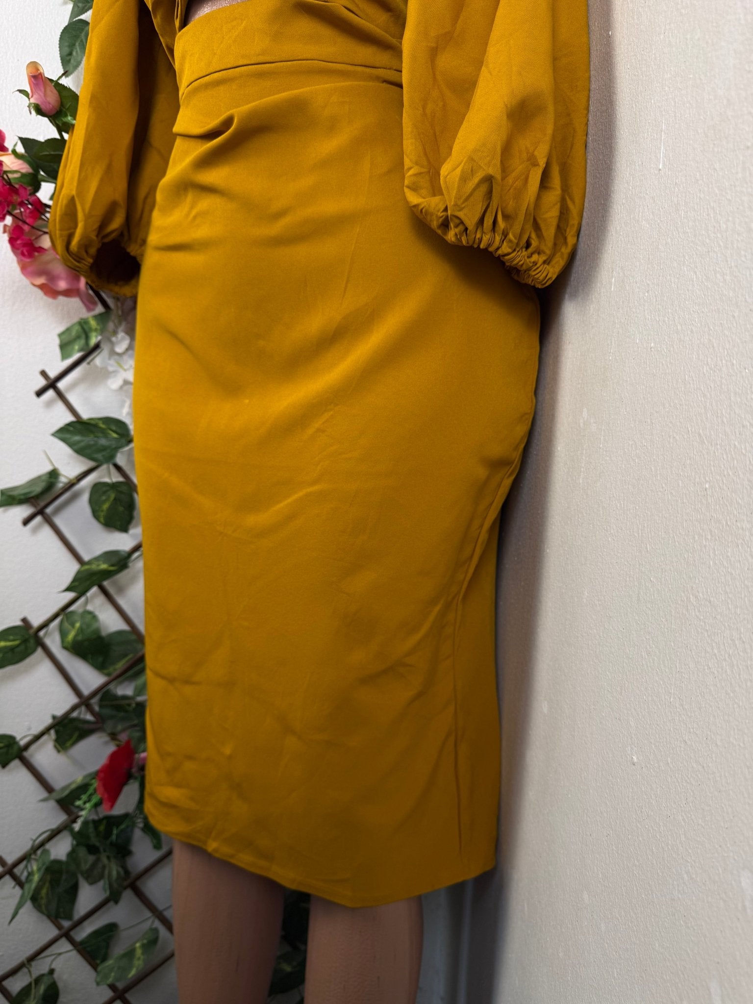 Robe moulante manches longues dénudée - Perluna Store - kinshasa