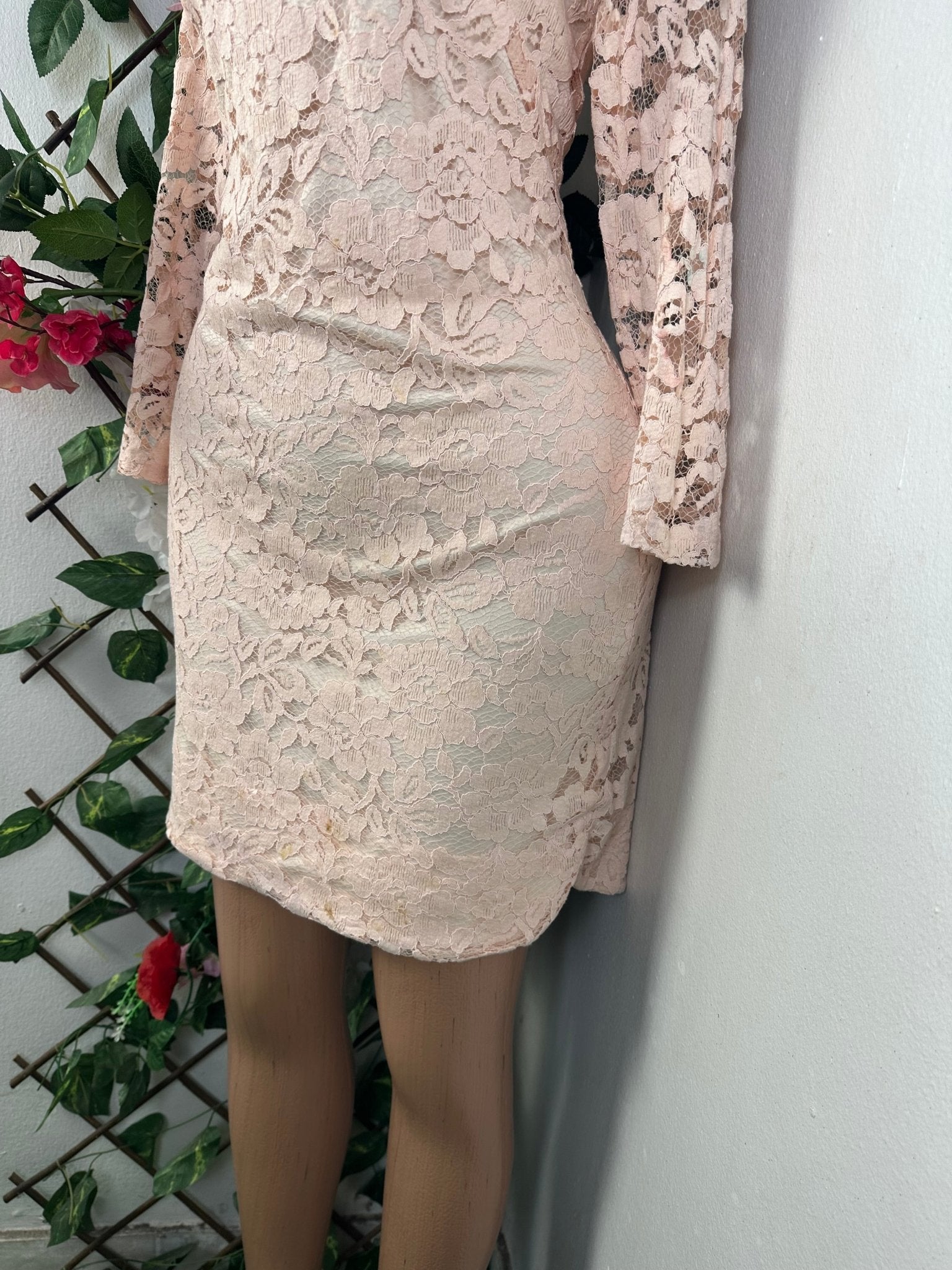 Robe moulante mancheslongues décollectée - Perluna Store - kinshasa