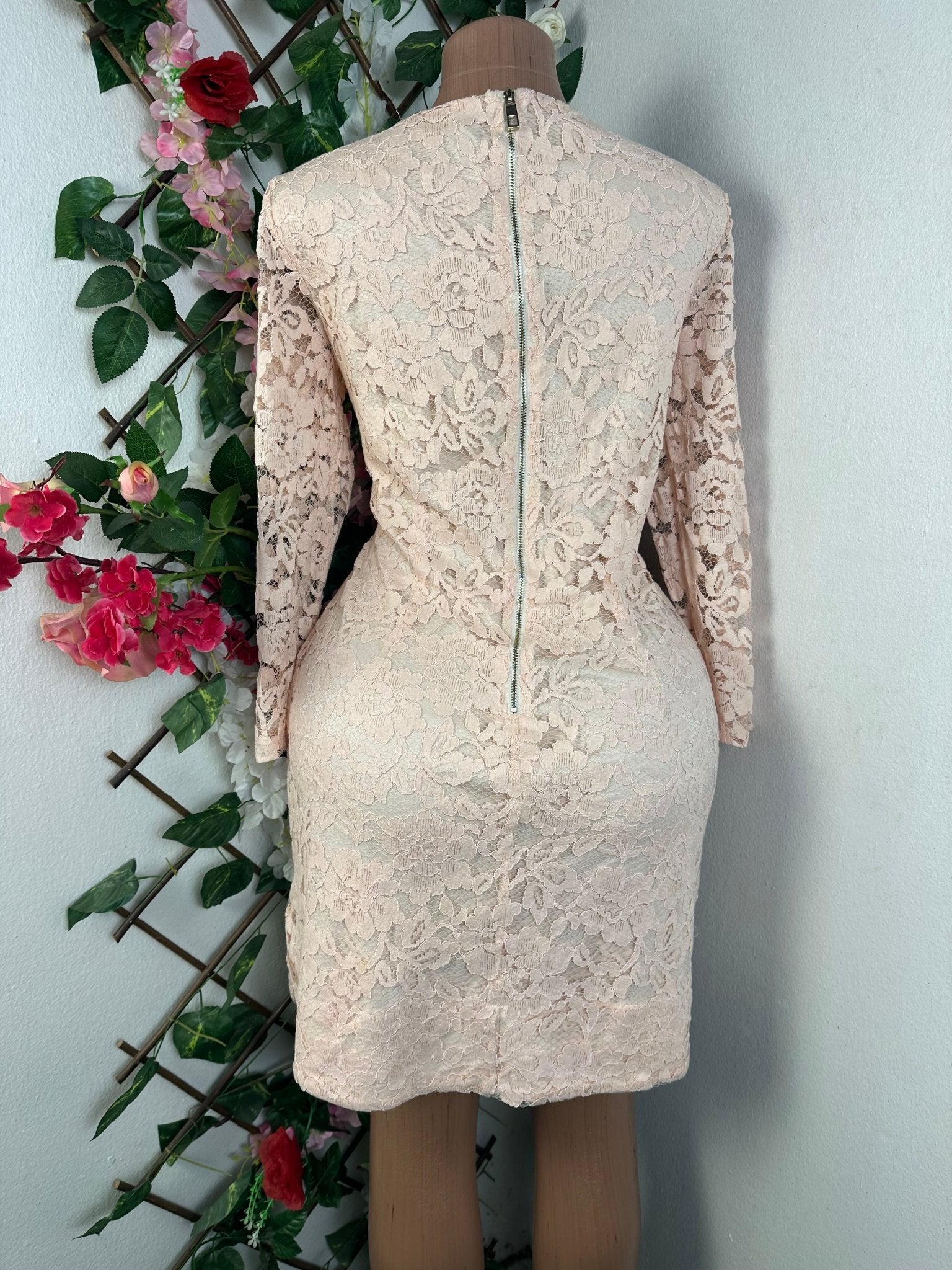 Robe moulante mancheslongues décollectée - Perluna Store - kinshasa