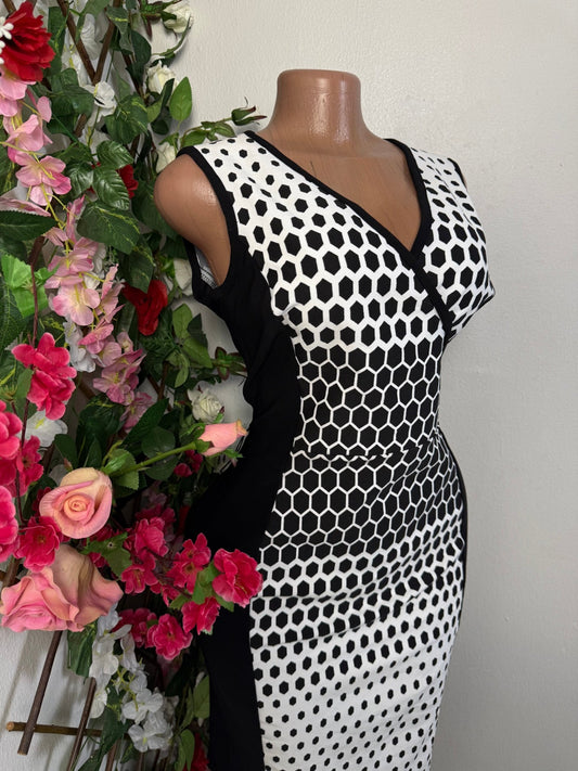 Robe moulante mi longue a point noire - Perluna Store - kinshasa