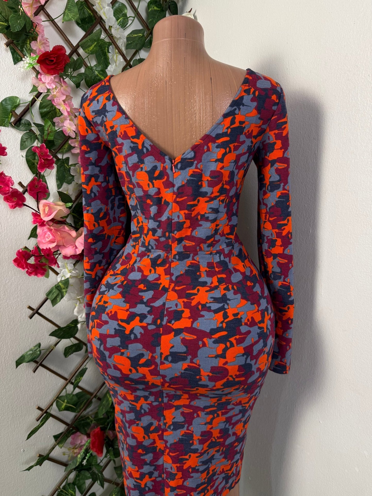 Robe moulante mi longue dos en v - Perluna Store - kinshasa