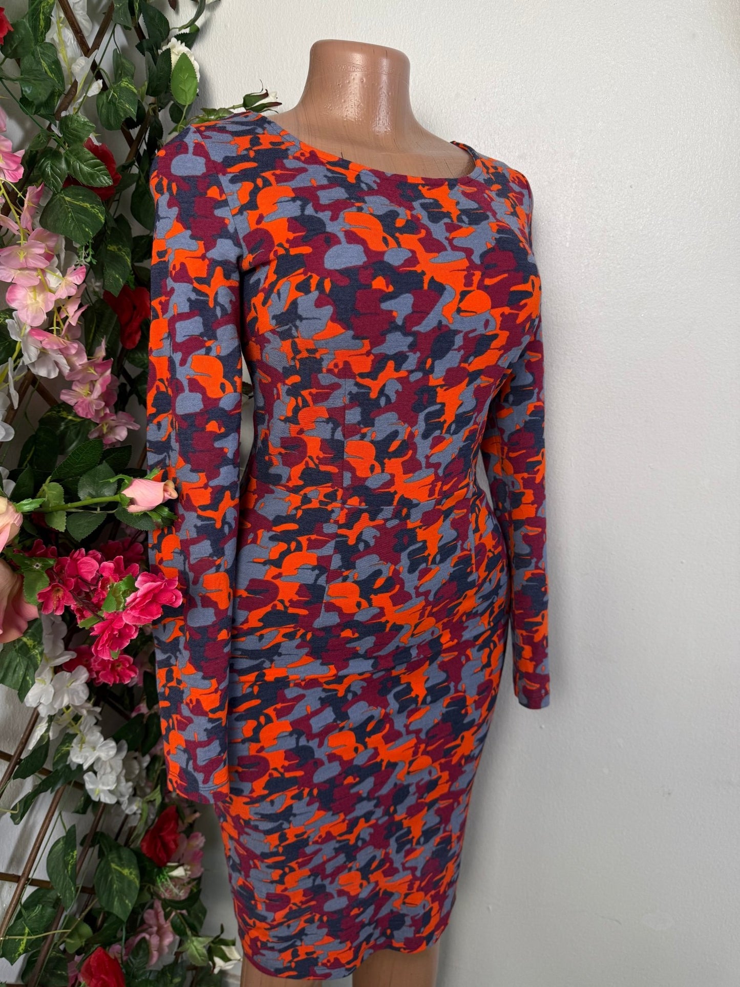 Robe moulante mi longue dos en v - Perluna Store - kinshasa