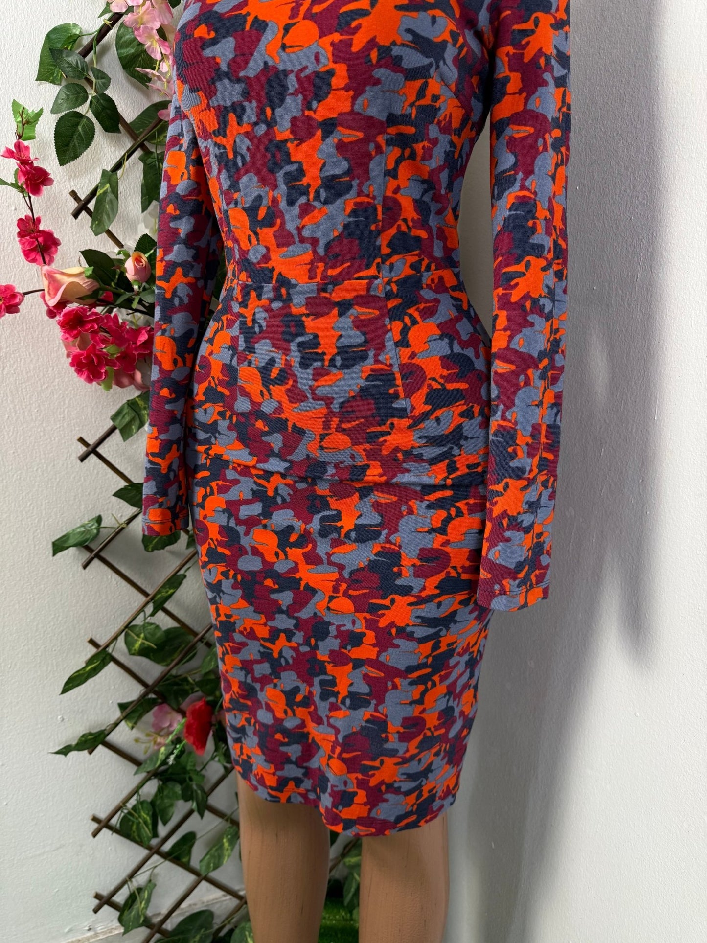 Robe moulante mi longue dos en v - Perluna Store - kinshasa
