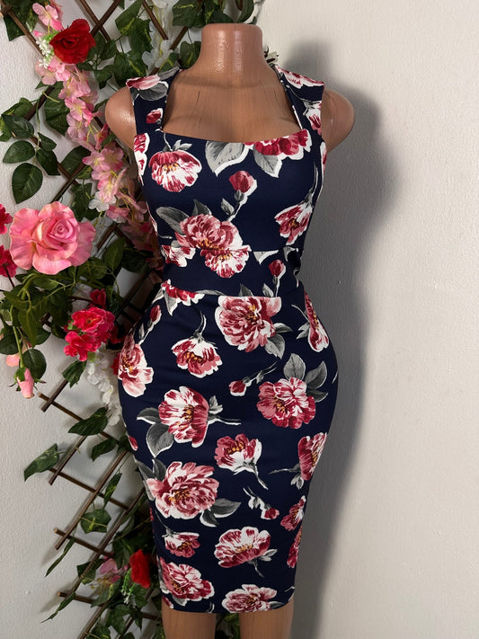 Robe moulante mi longue sans manche à colle carré et ouvert dans le dos - Perluna Store - kinshasa